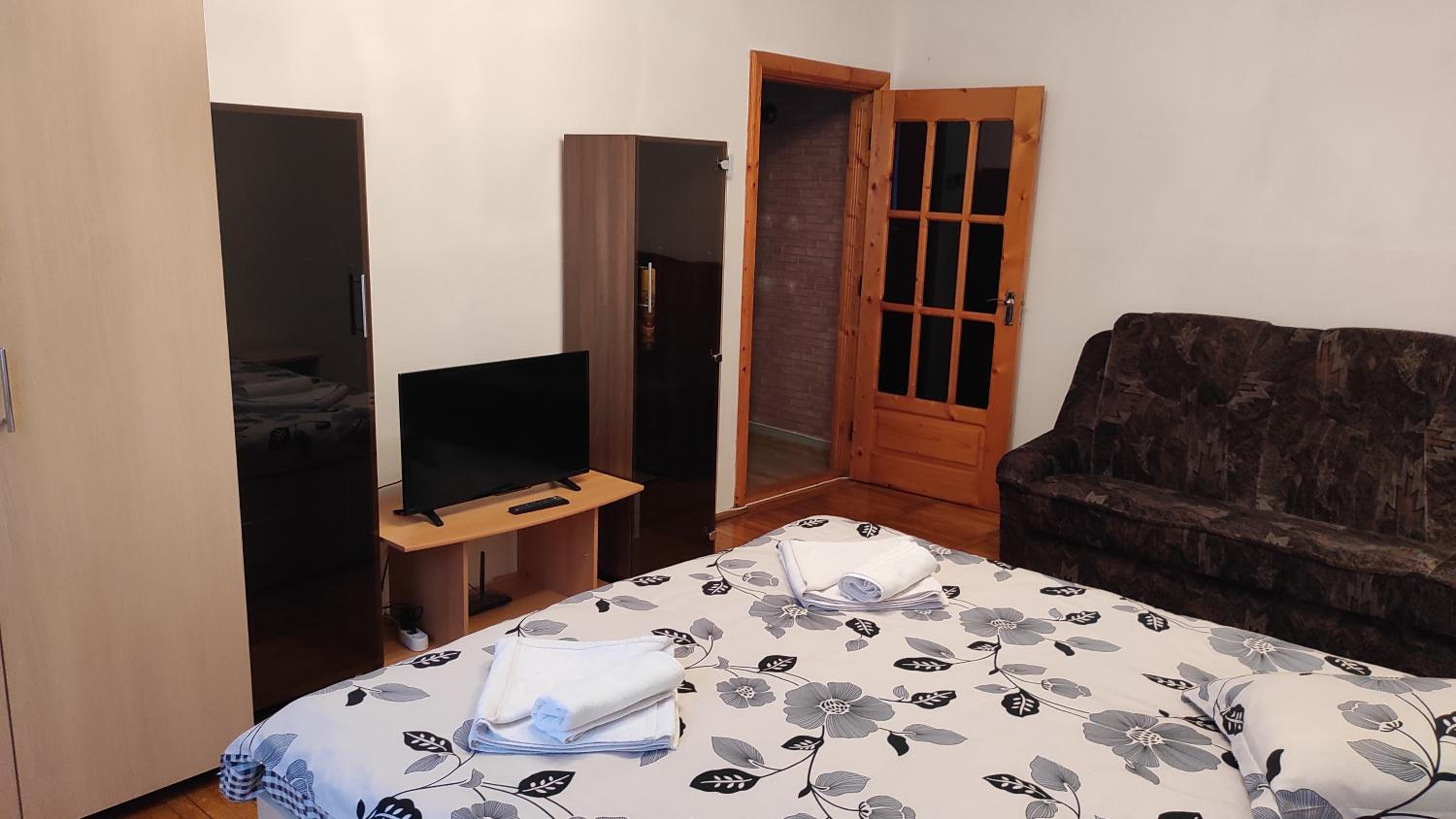 Apartment photo 2