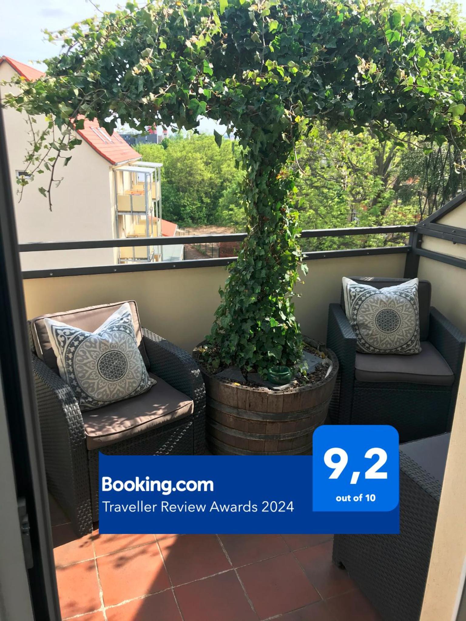 Apartment with Balcony - Photo 14