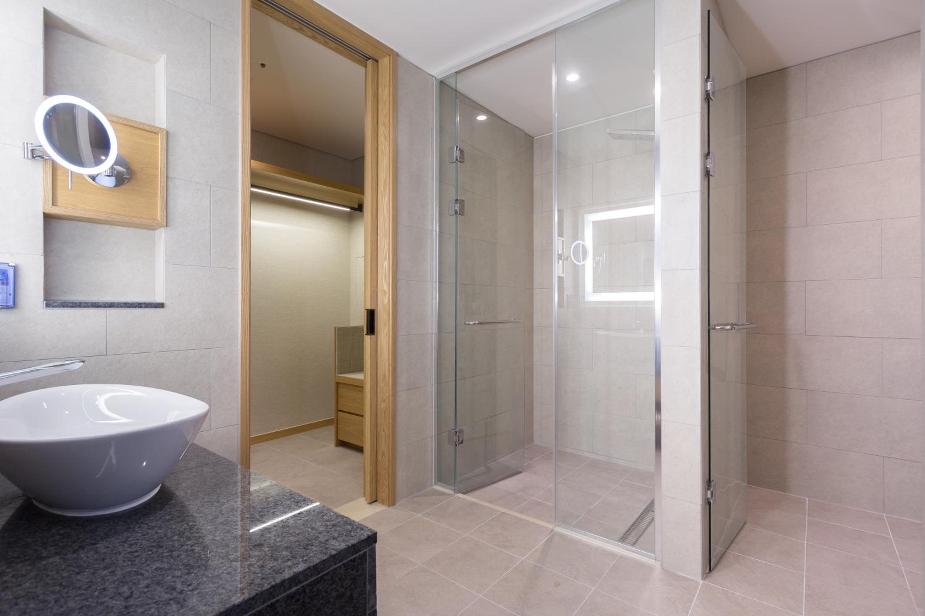 Deluxe Junior Suite - Photo 5