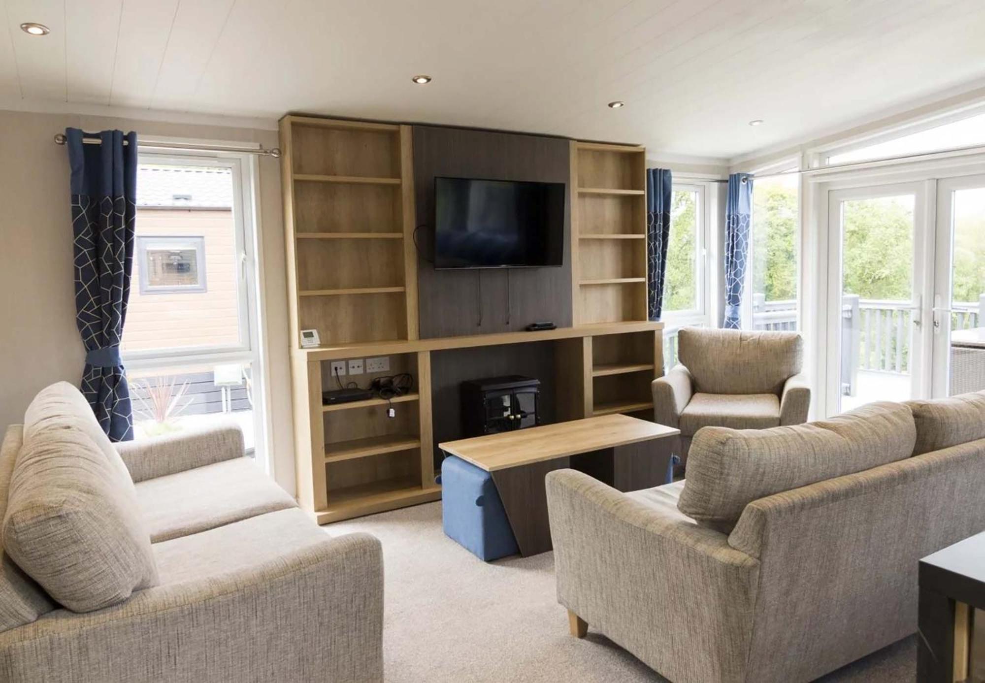 Pet Friendly Luxury Hot Tub Lodge 3 Bedroom