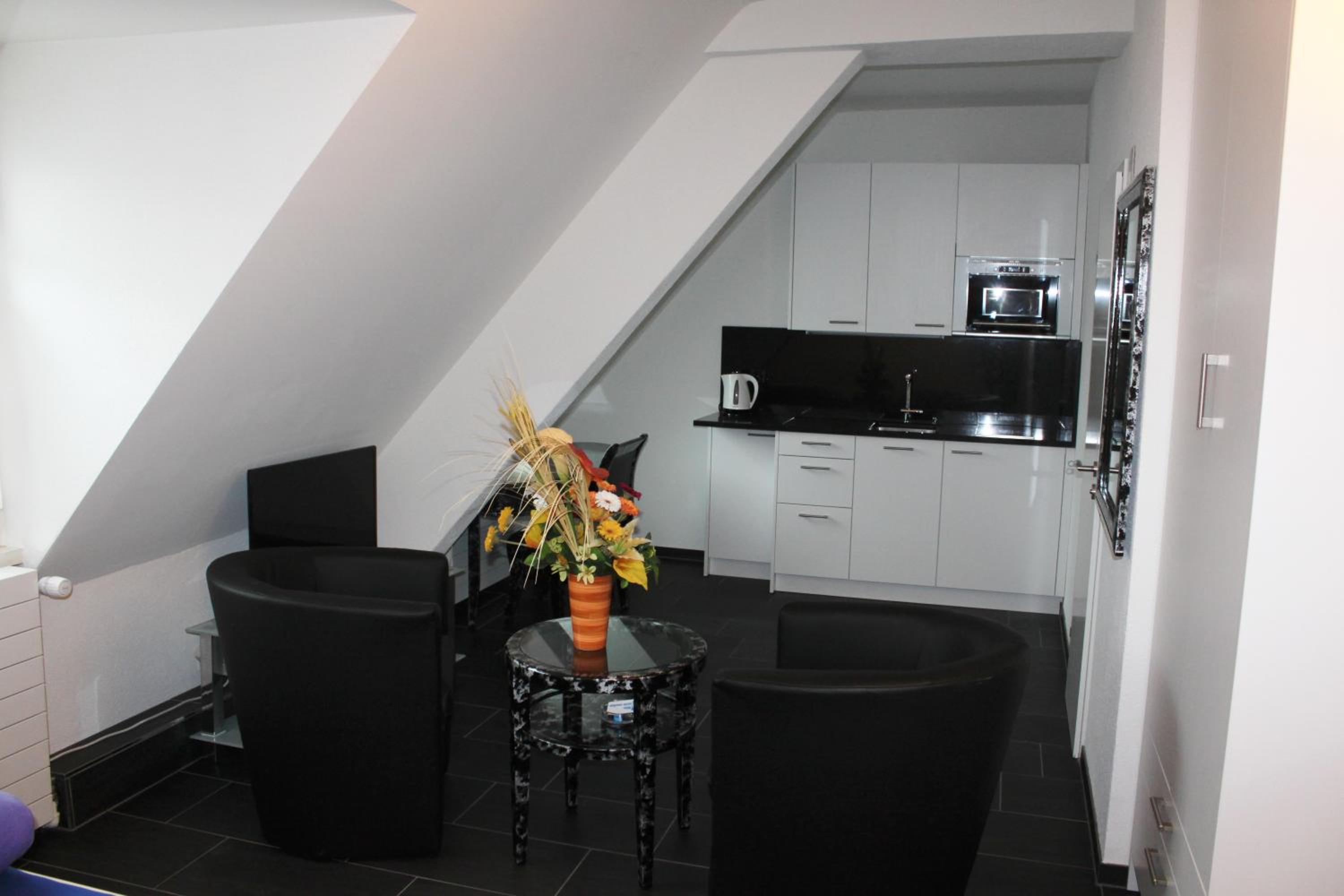 Standard Twin Room - Photo 1