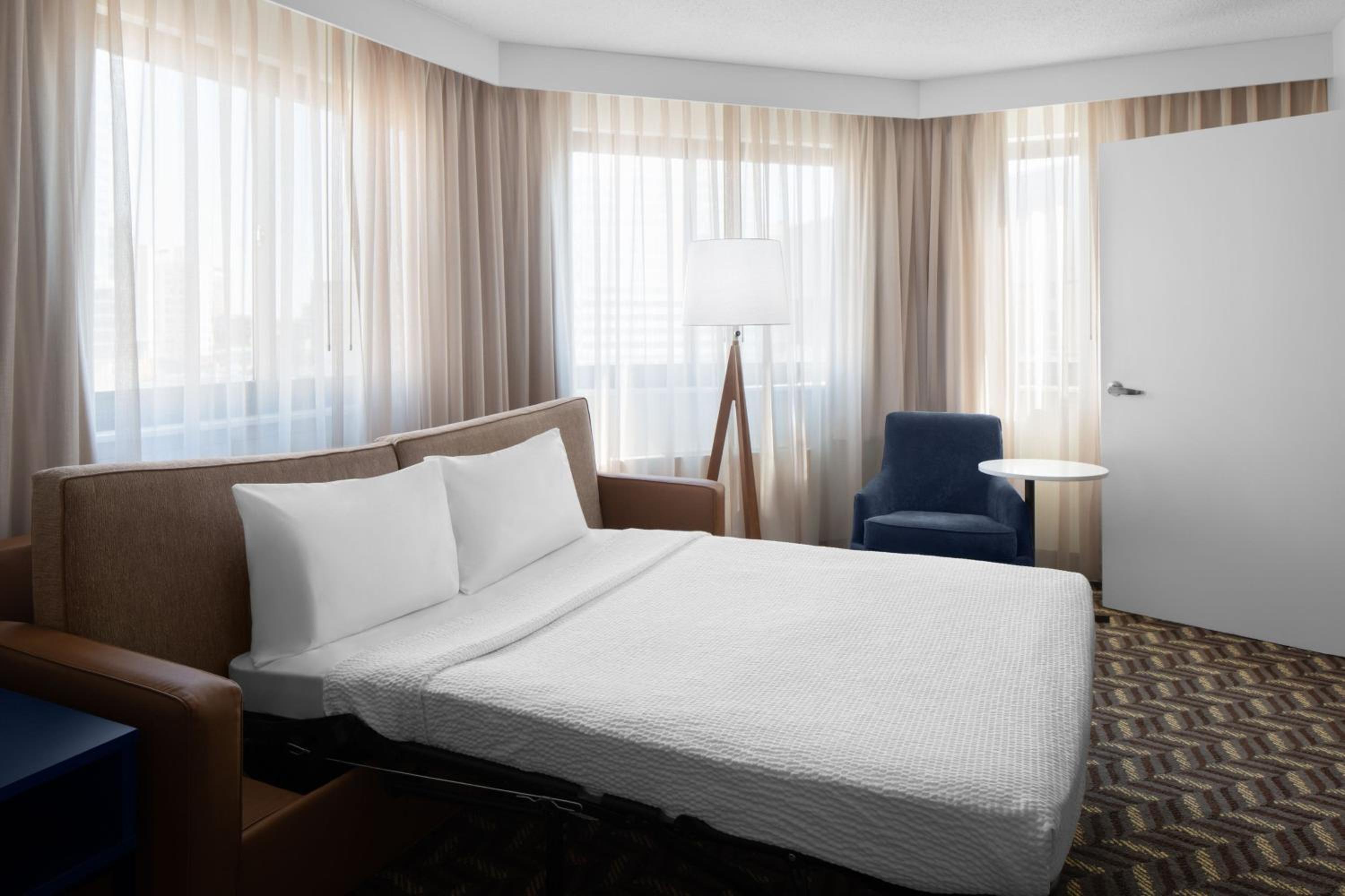 One-Bedroom King Suite with Sofa Bed - Photo 4