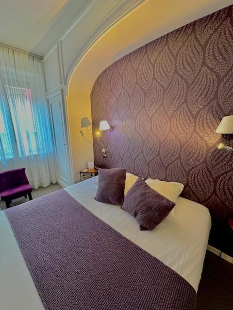 Comfort Queen Room - Photo 3