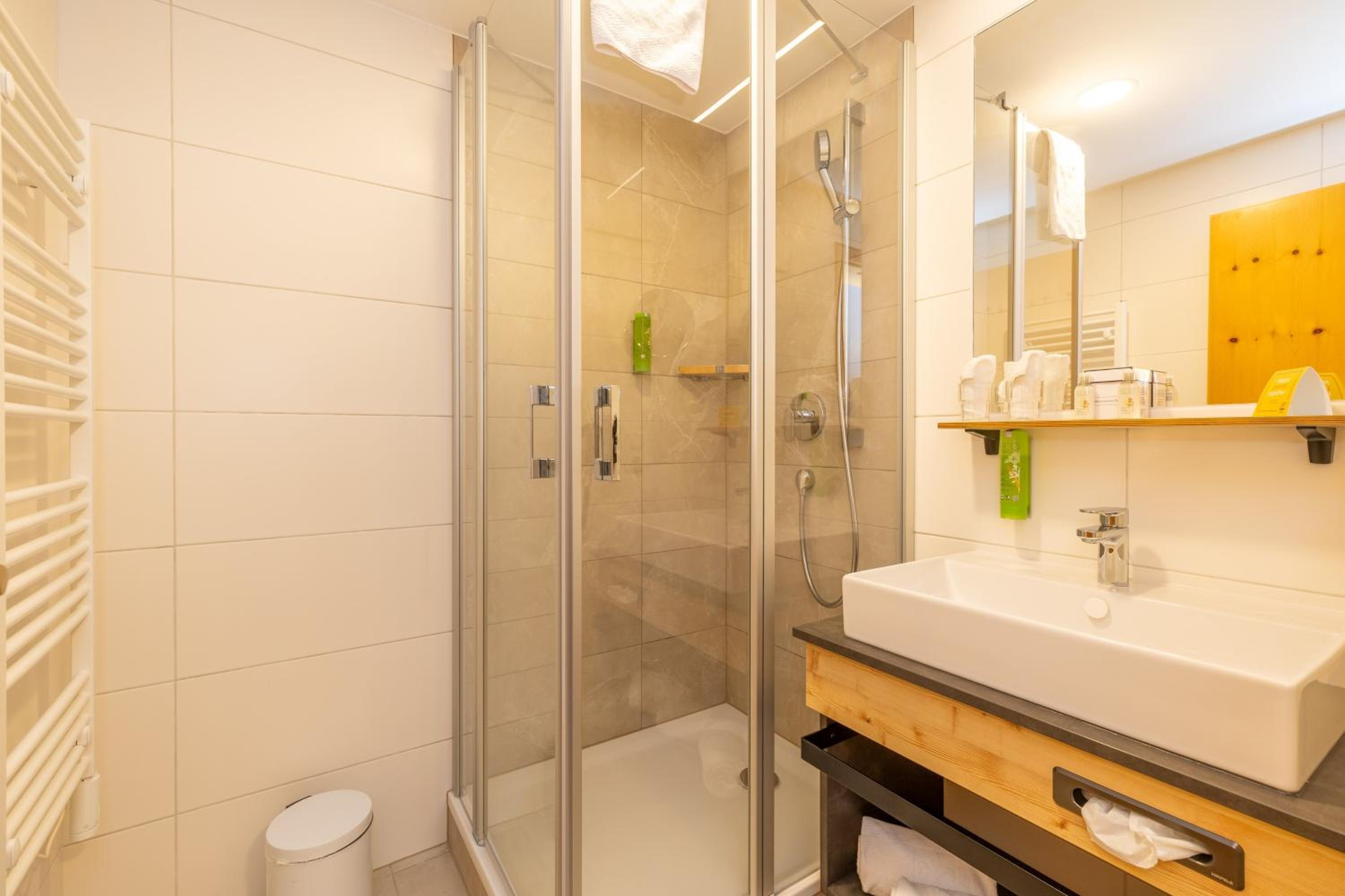 Deluxe Triple Room - Photo 9