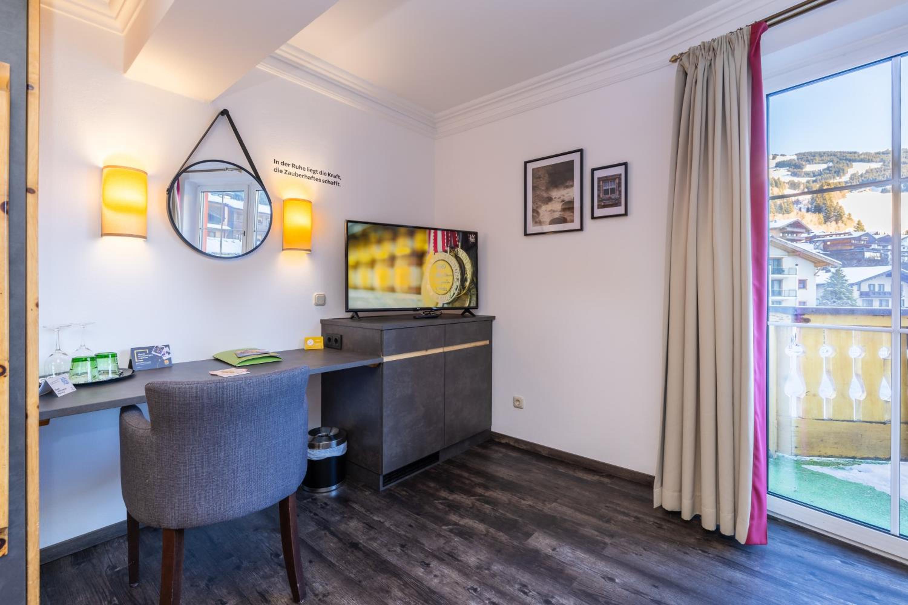 Deluxe Double Room - Photo 3