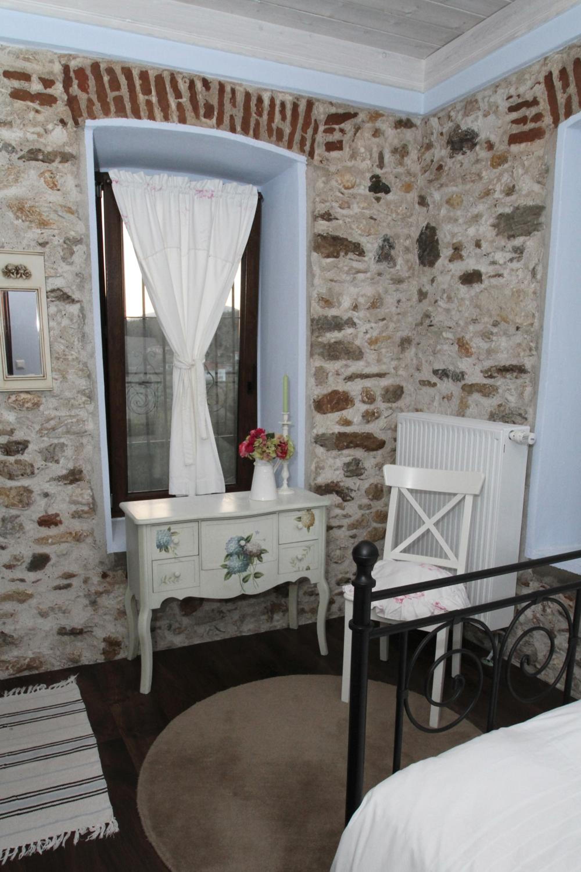 Twin Room - Photo 4