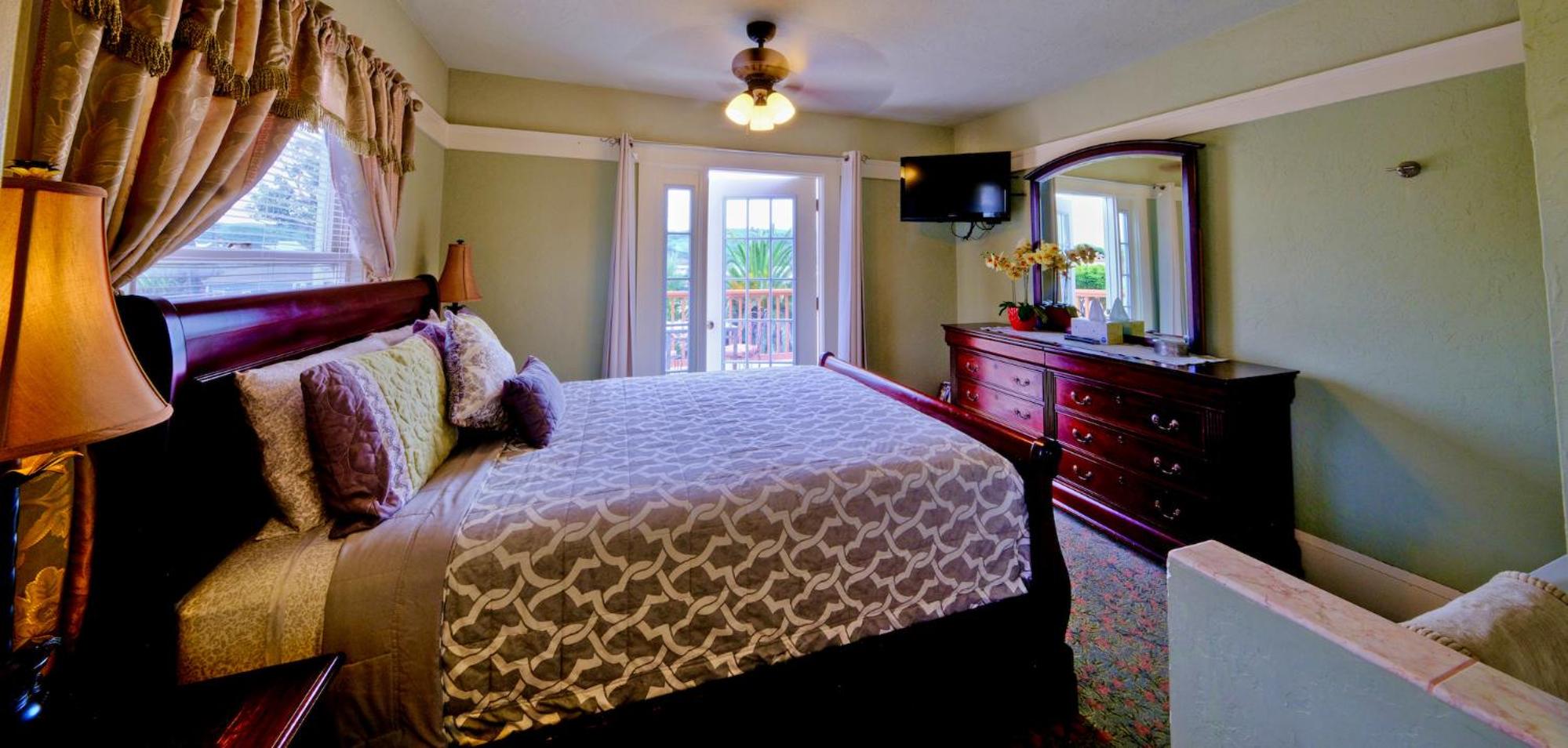 Queen Suite with Sea View