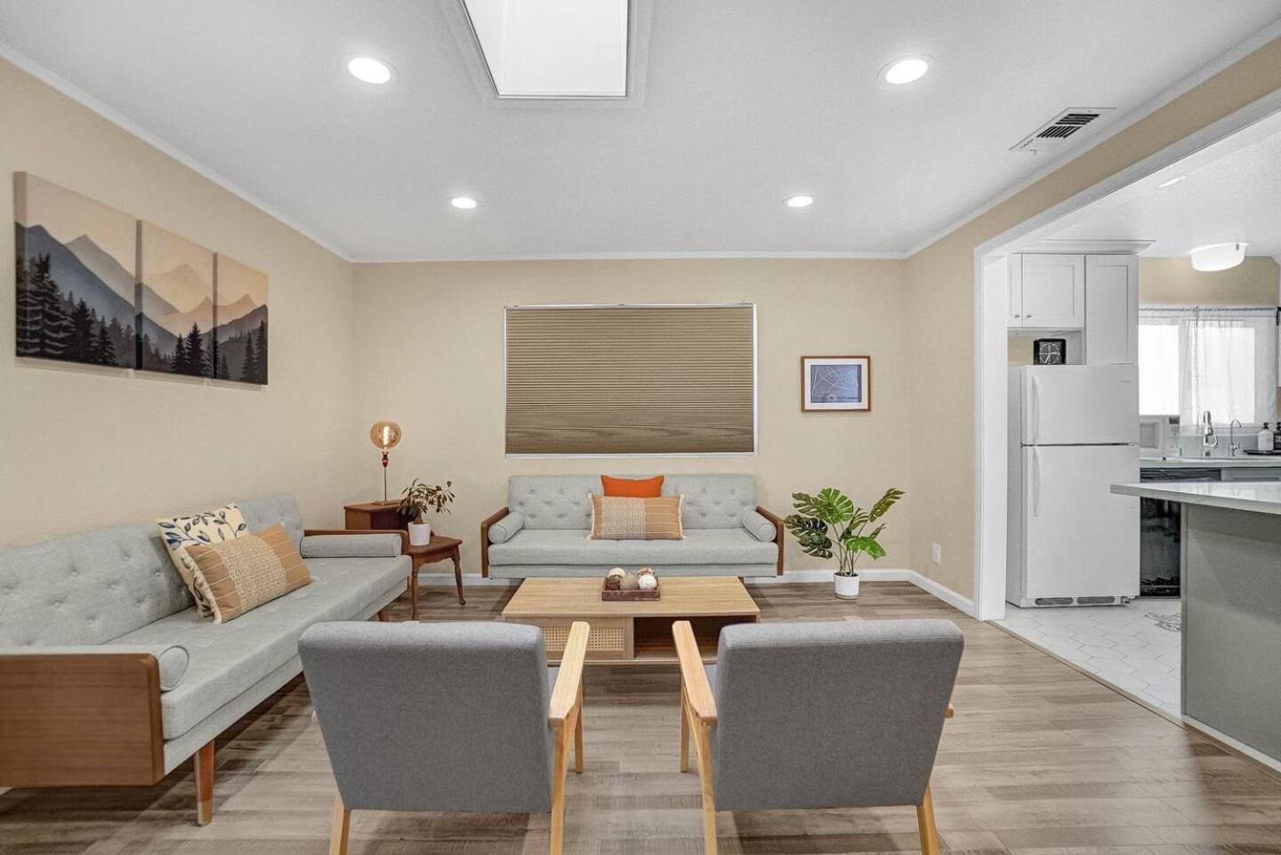 Four-Bedroom House photo 2
