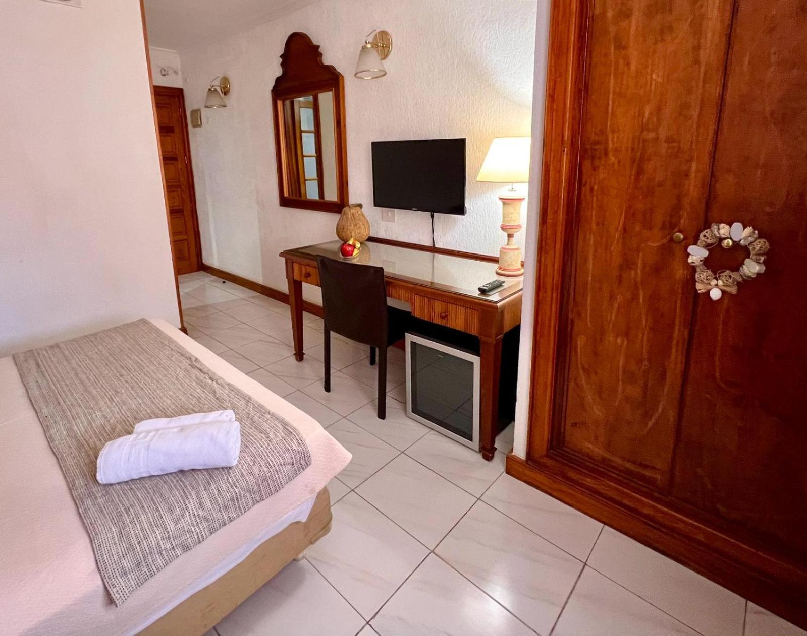 Double Room - Photo 5