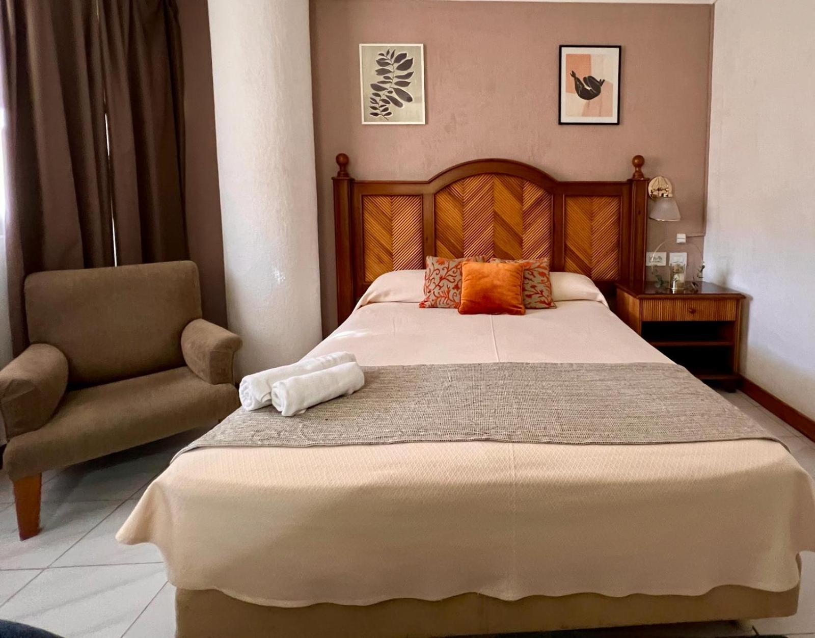 Double Room - Photo 6