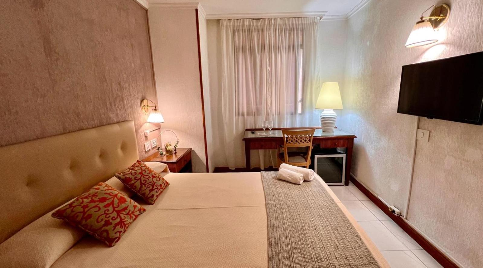 Small Double Room photo 2