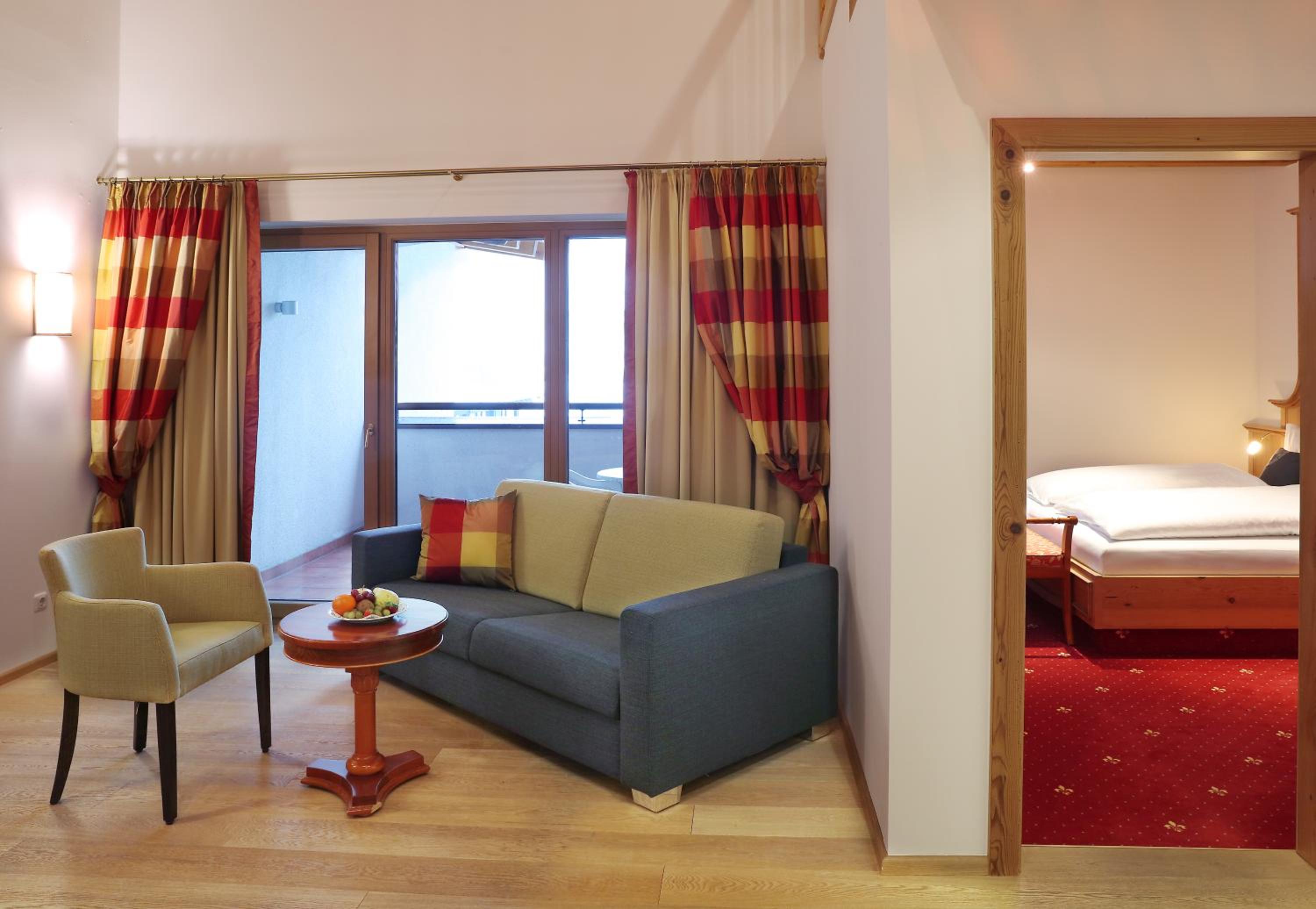 One-Bedroom Suite - Photo 3