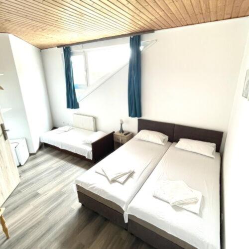 Triple Room with Private Bathroom photo 2