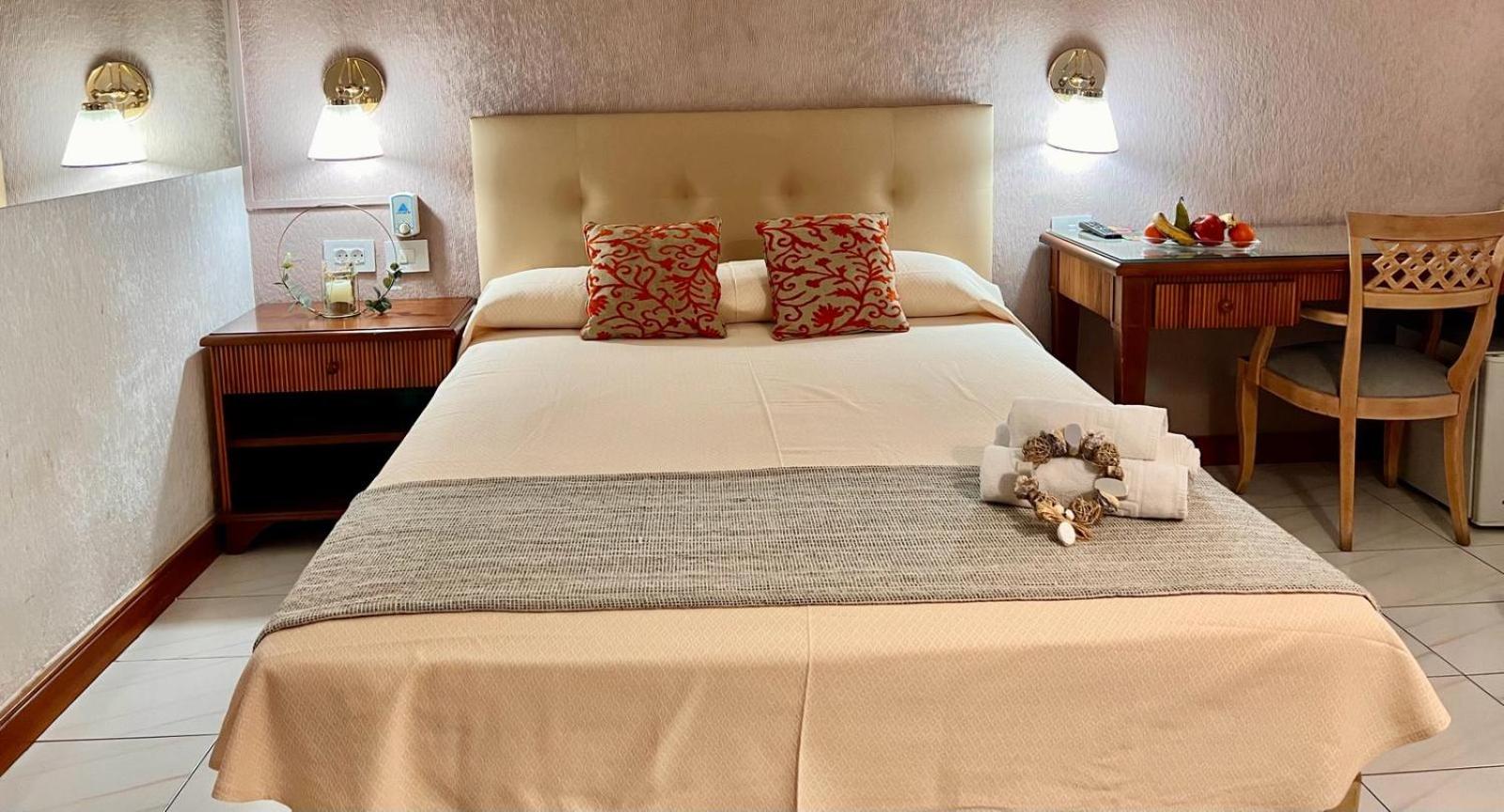 Double Room - Photo 3