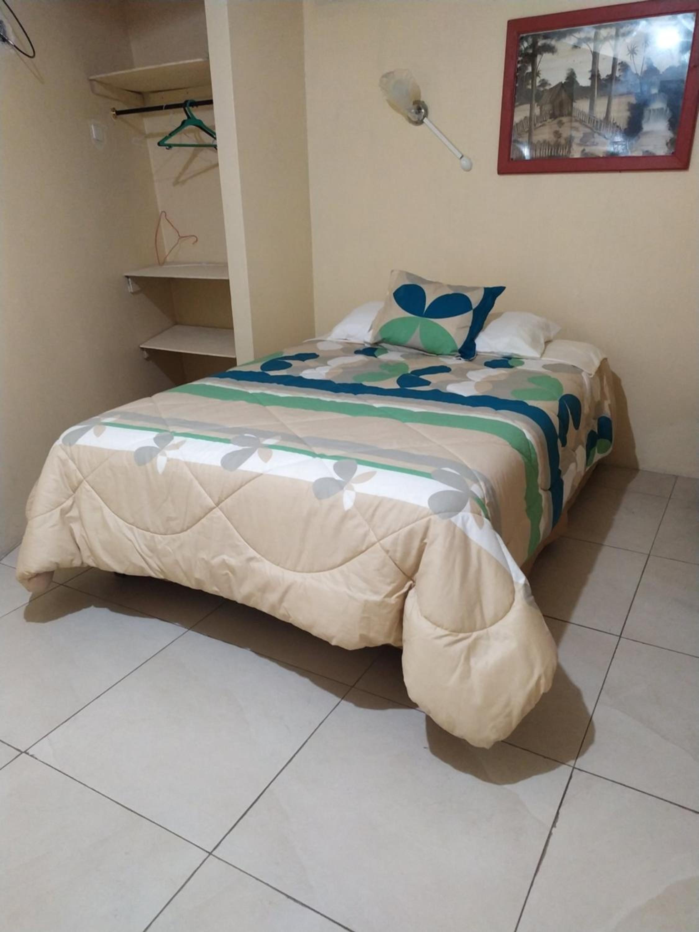 Single Room with Private Bathroom photo 3