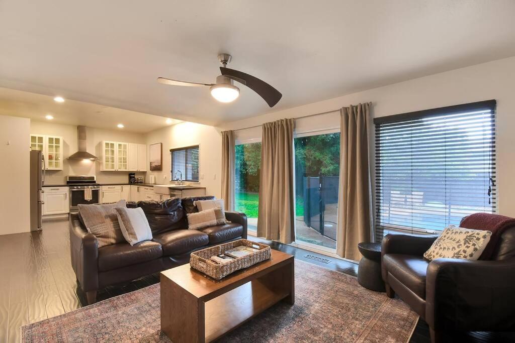 Three-Bedroom House photo 1