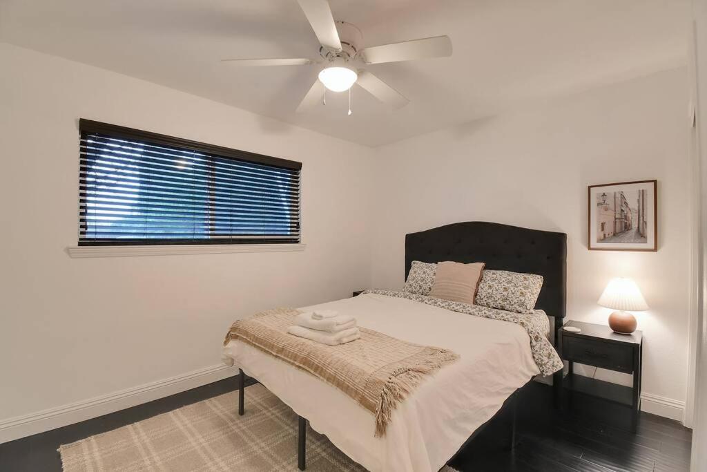 Three-Bedroom House photo 2