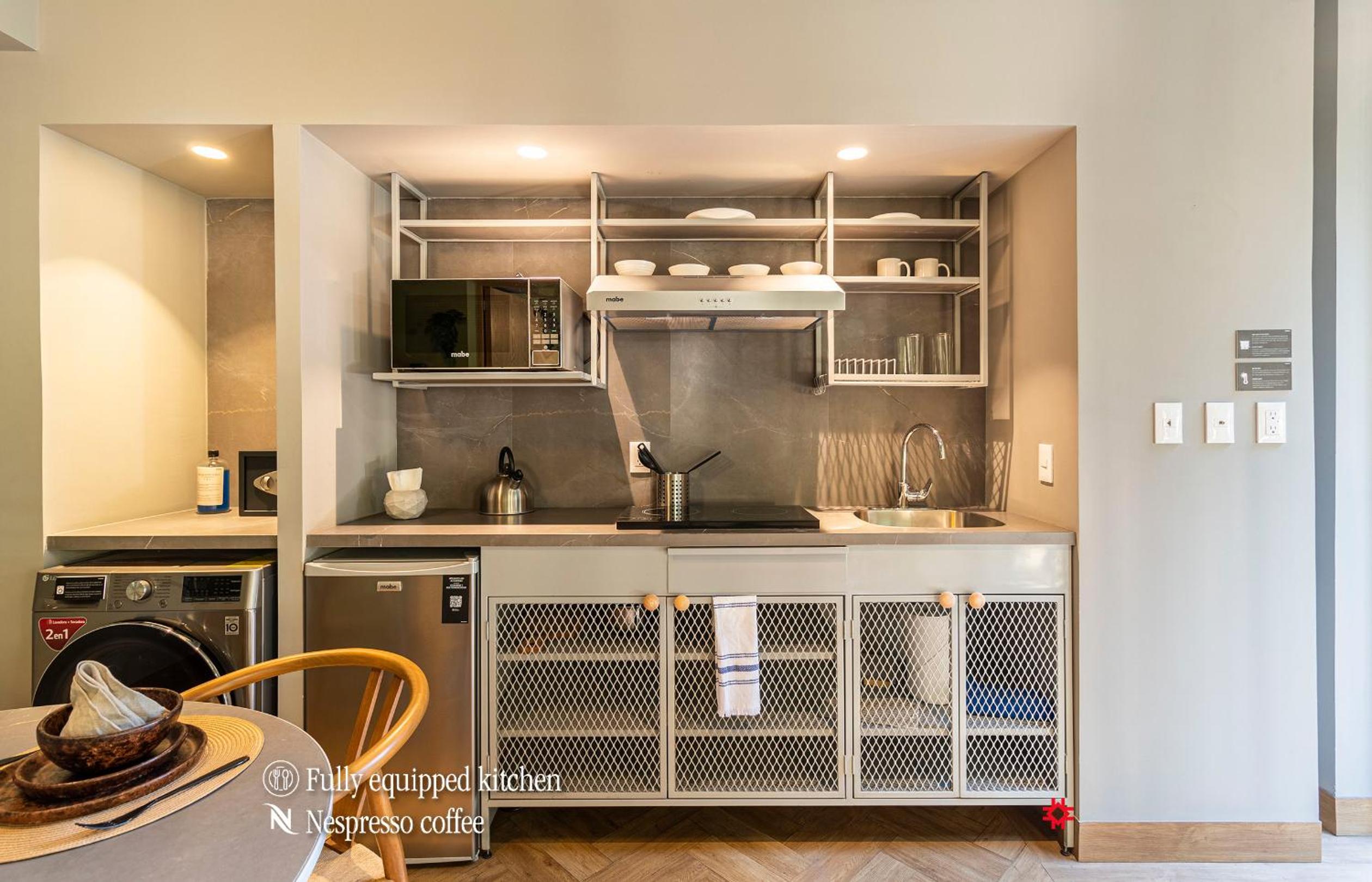 One-Bedroom Apartment with Balcony and City View - Photo 11