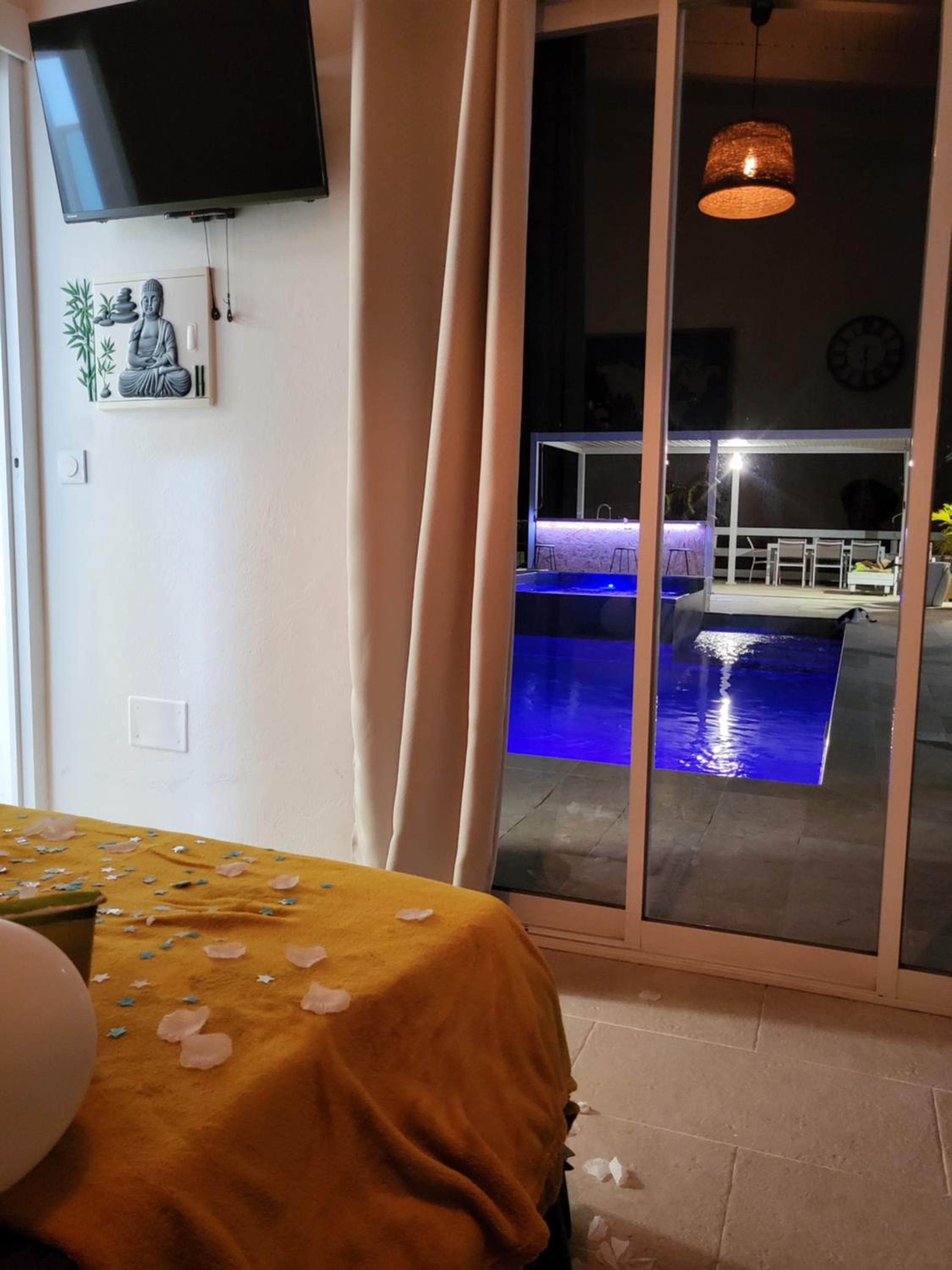 One-Bedroom House photo 1