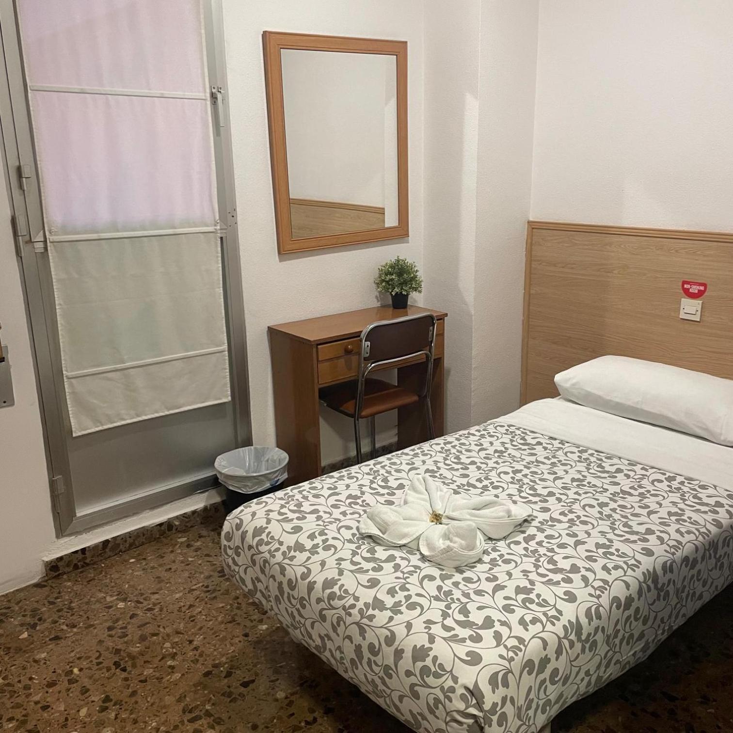Habitación Individual con Baño Externo