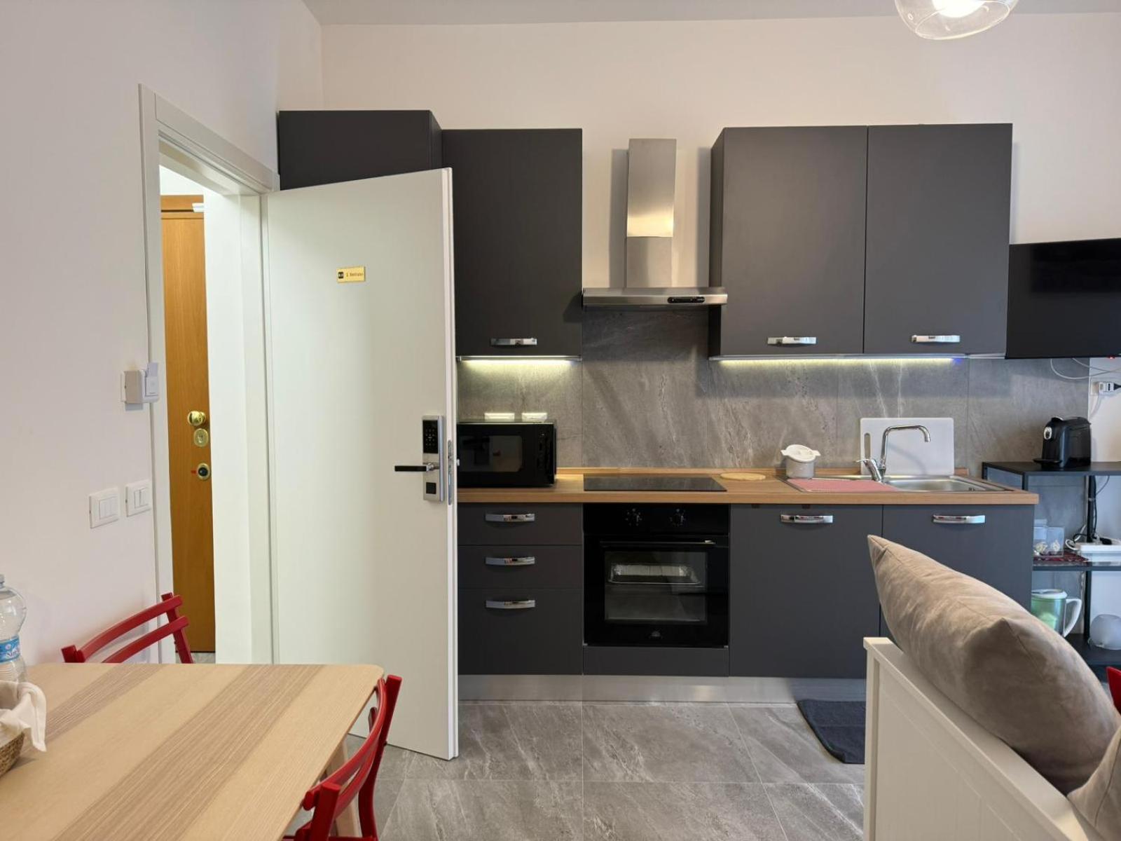 One-Bedroom Apartment - Photo 2