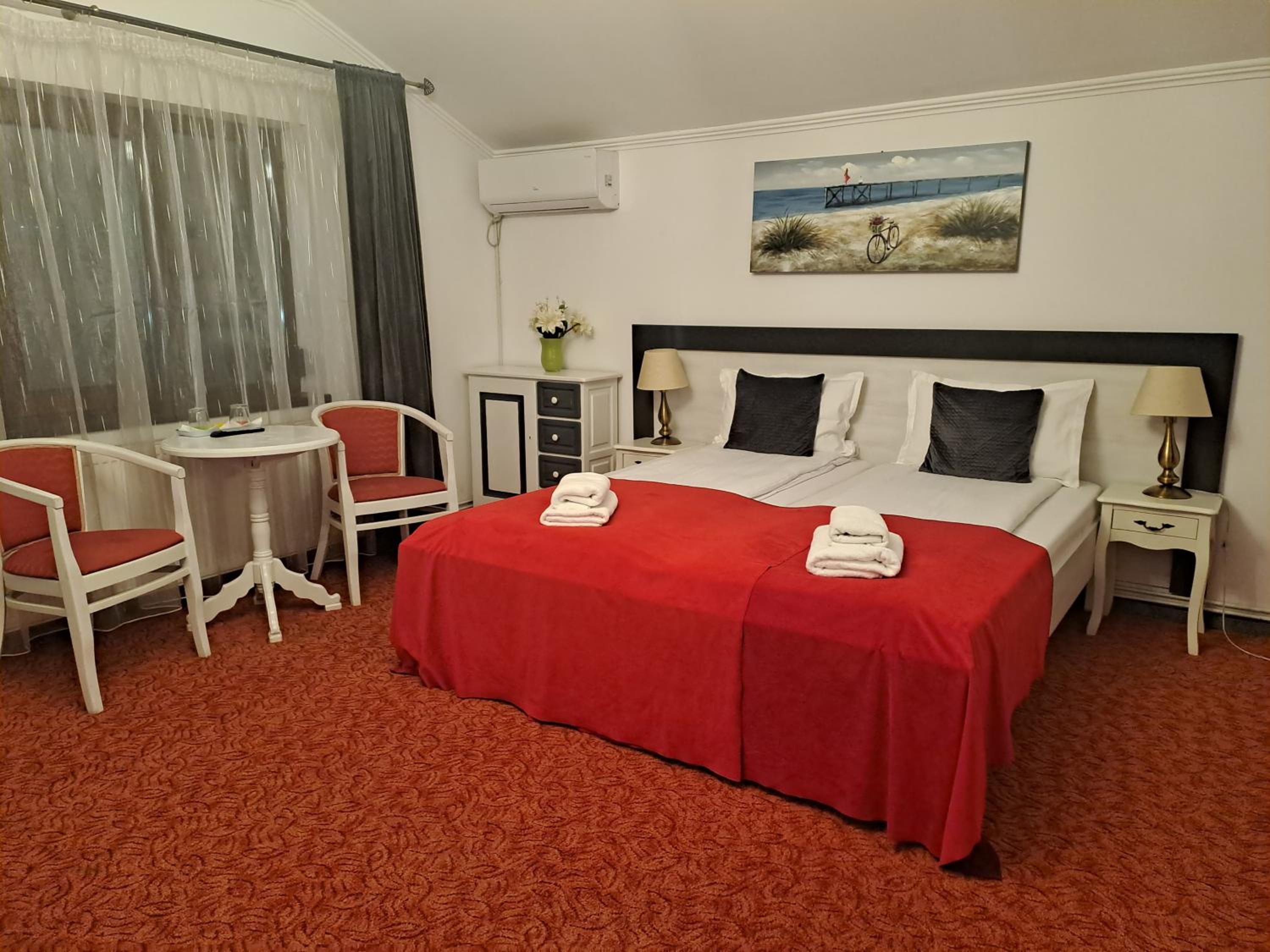 Deluxe Double or Twin Room - Photo 2