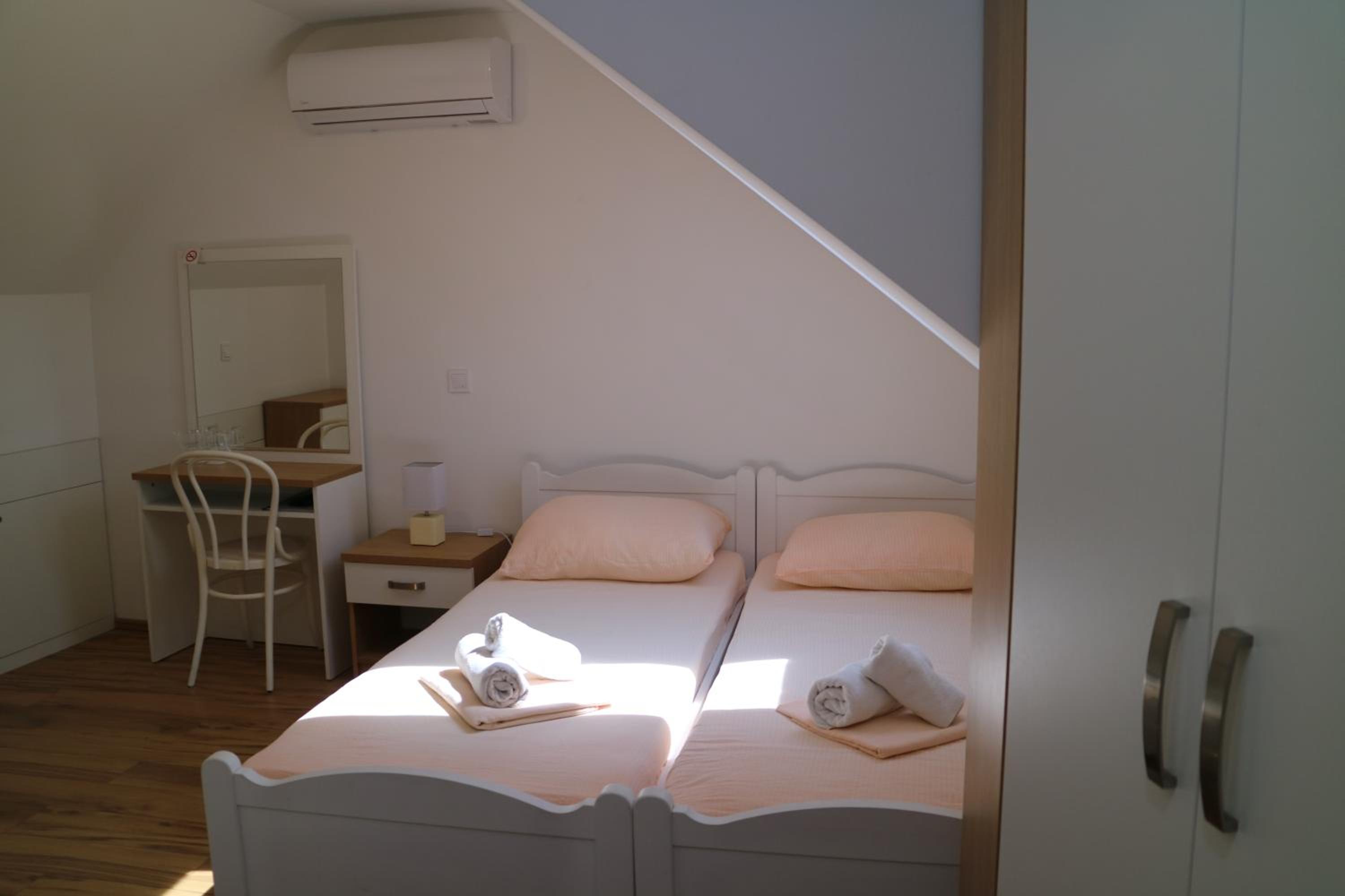Deluxe Double or Twin Room - Photo 11