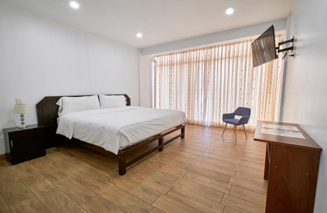 Deluxe King Suite photo 1