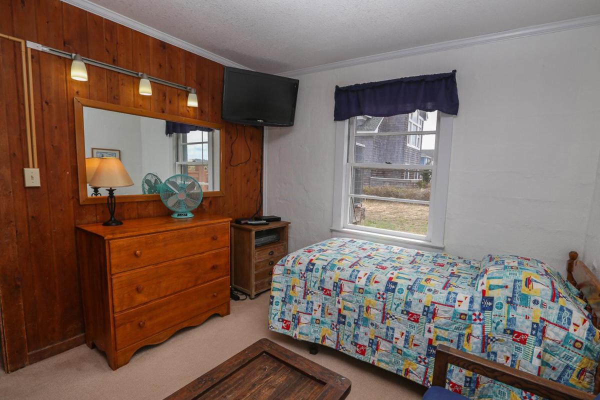 Five-Bedroom House photo 1
