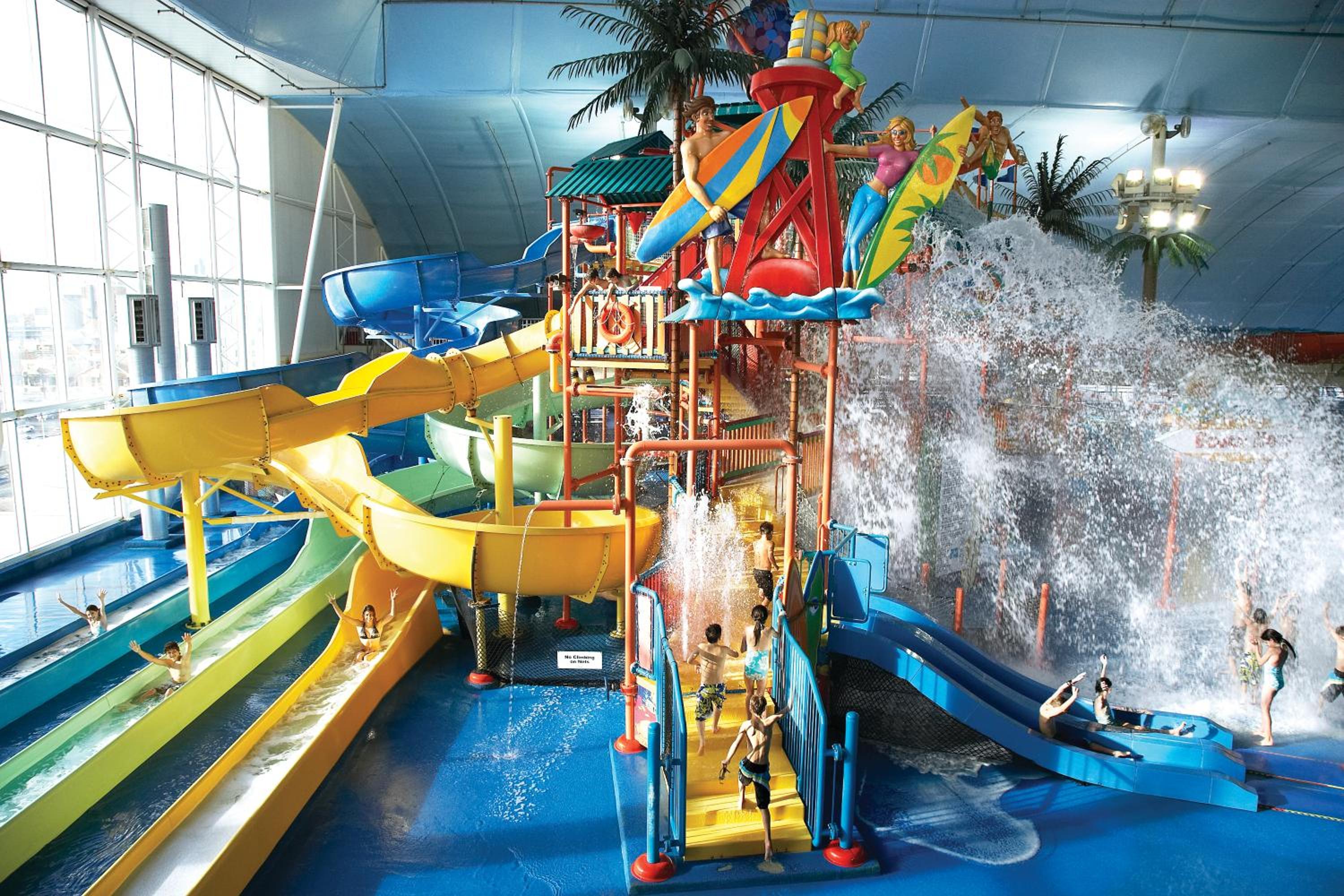 Two-Bedroom Suite and 4 Waterpark Passes - Photo 2