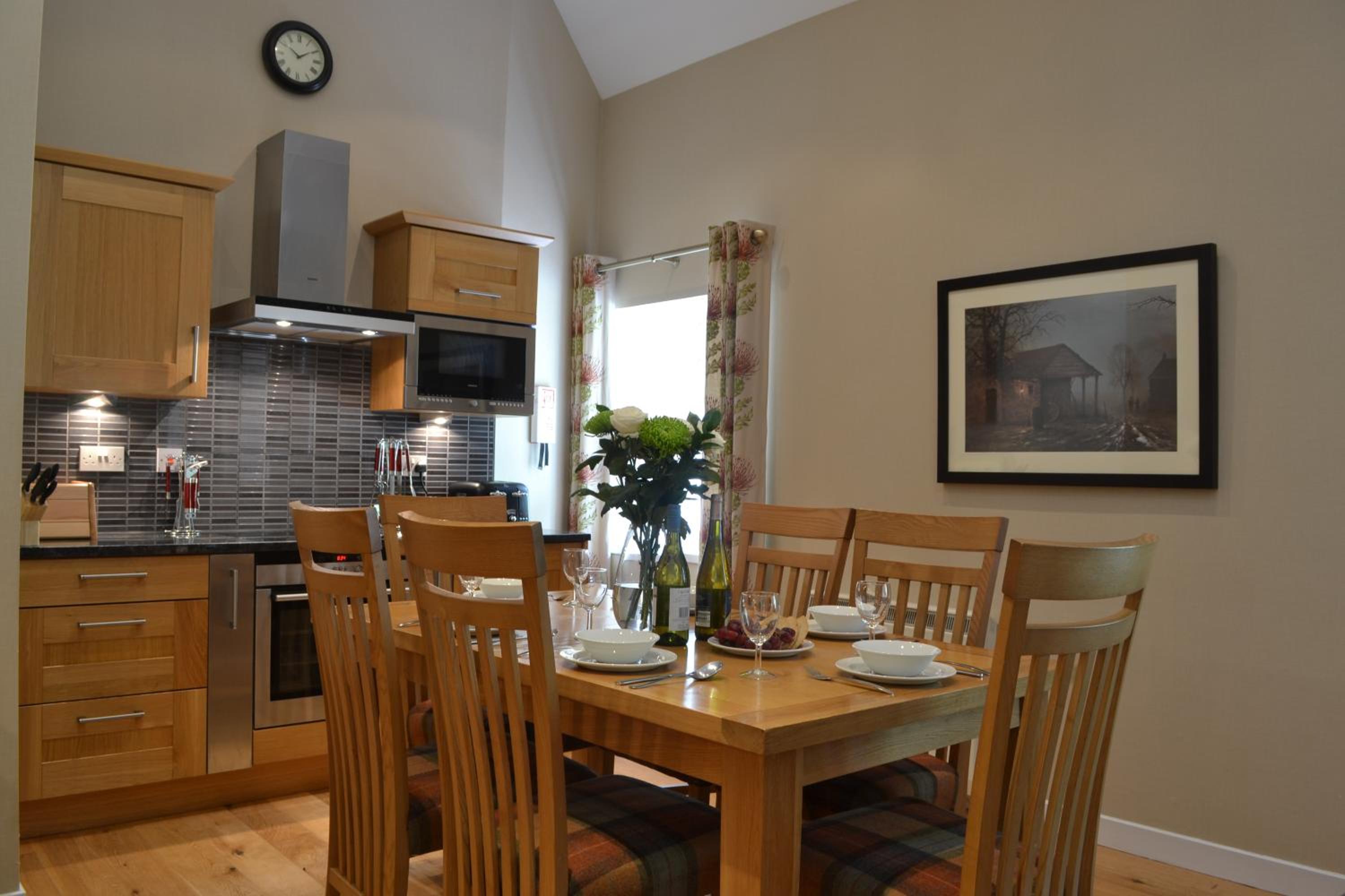Three-Bedroom House photo 3