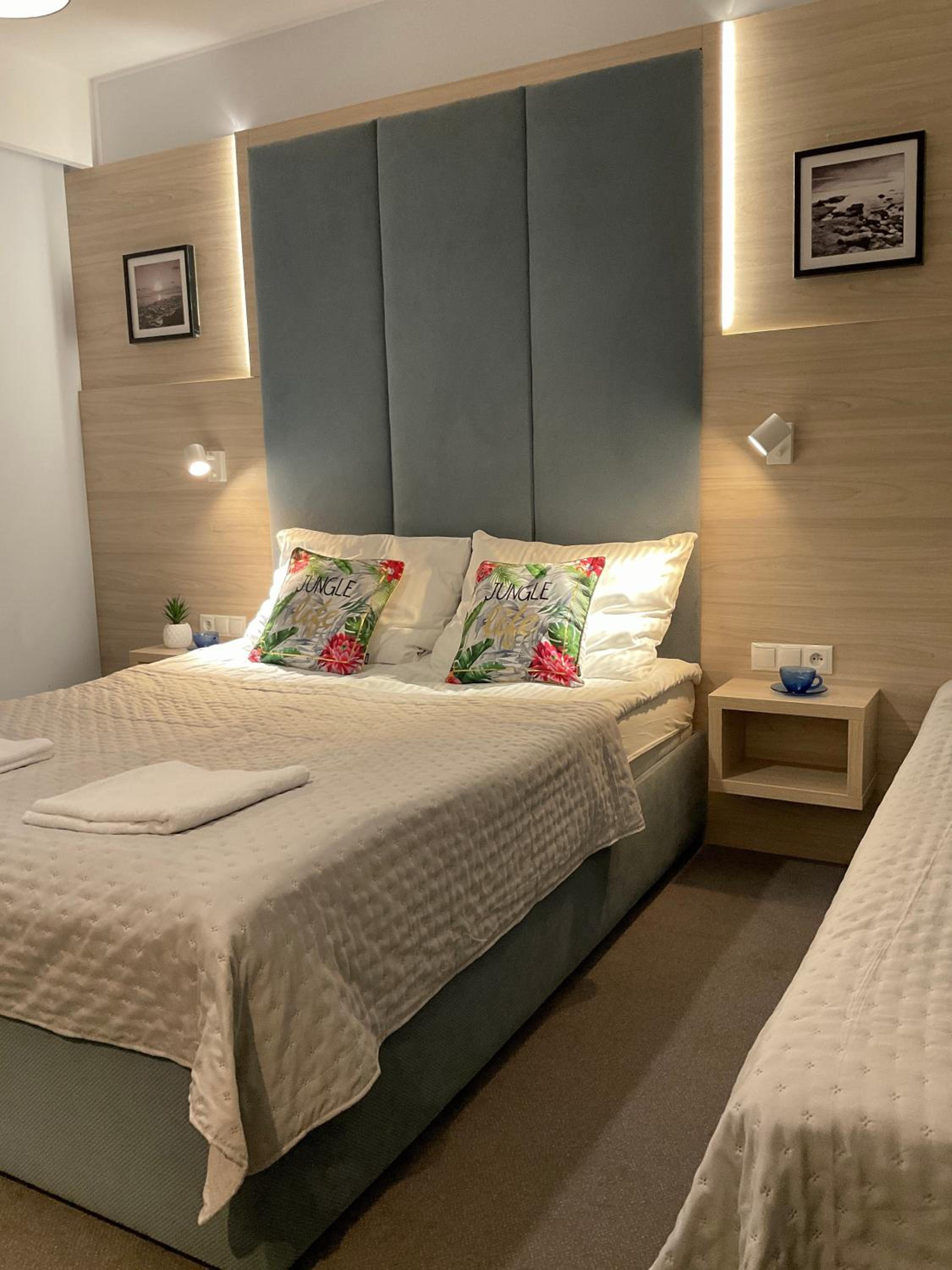 Triple Room with Balcony - Photo 12