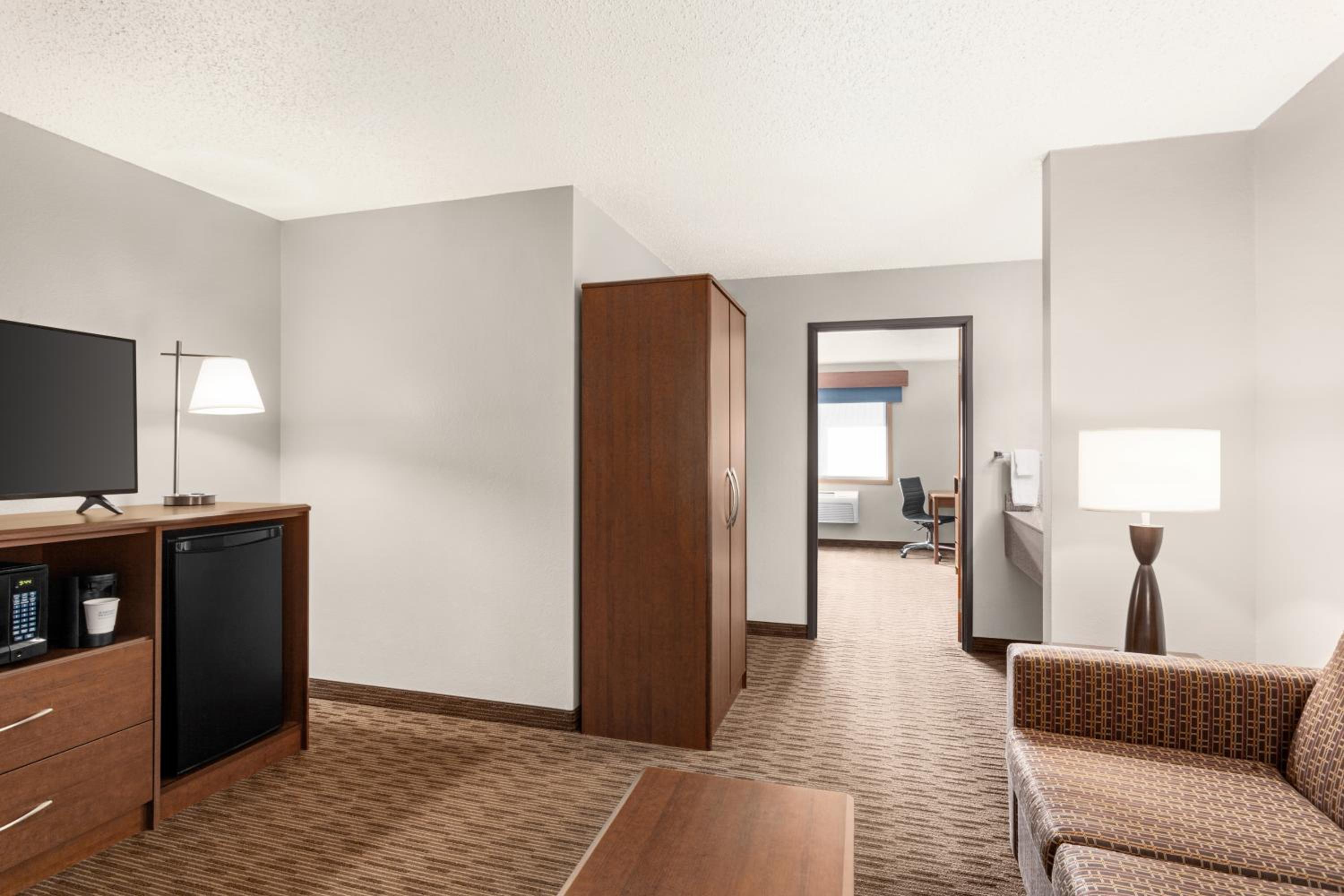 Suite with Two Queen Beds - Non-Smoking - Photo 4