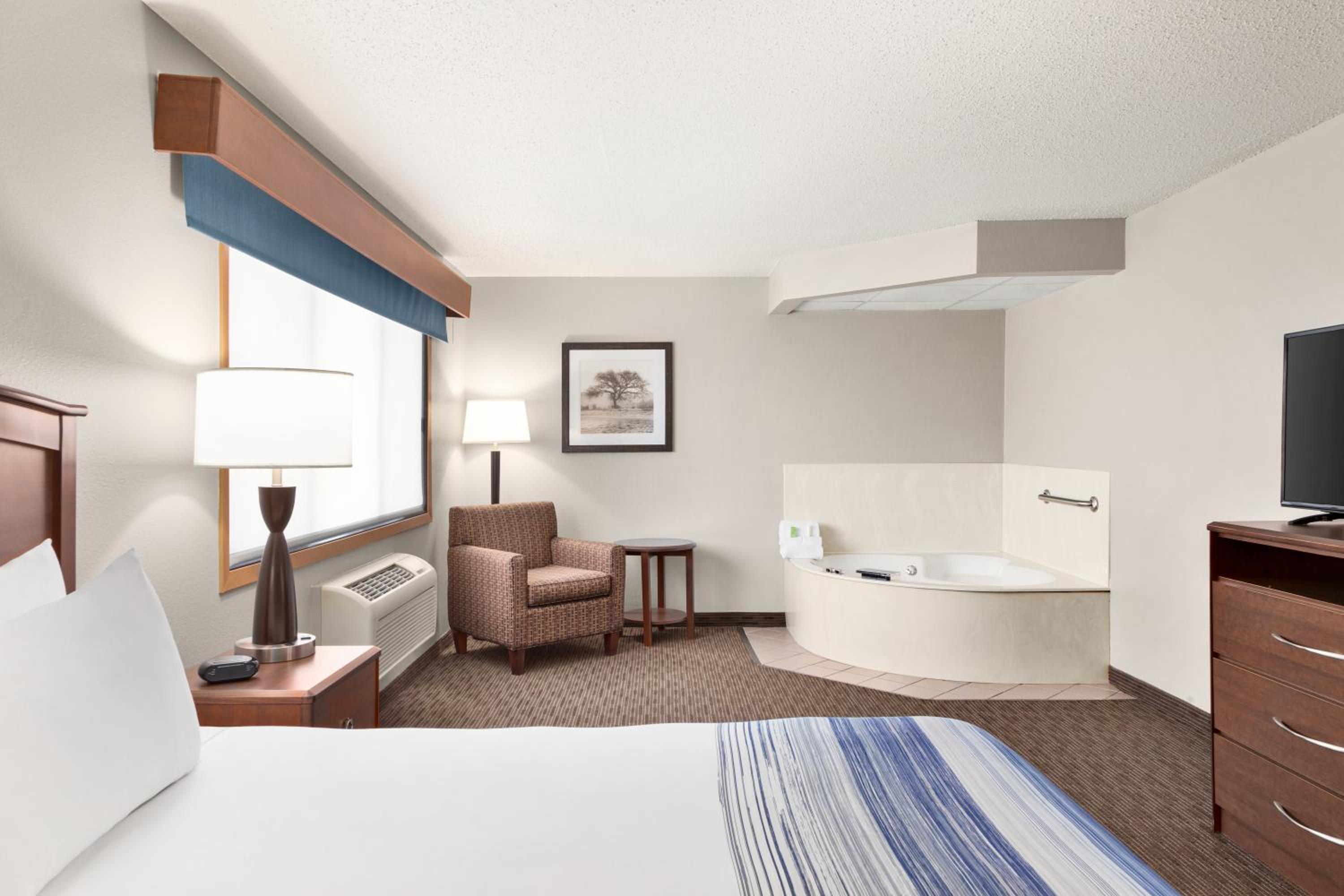 Superior King Suite - Non-Smoking - Photo 1