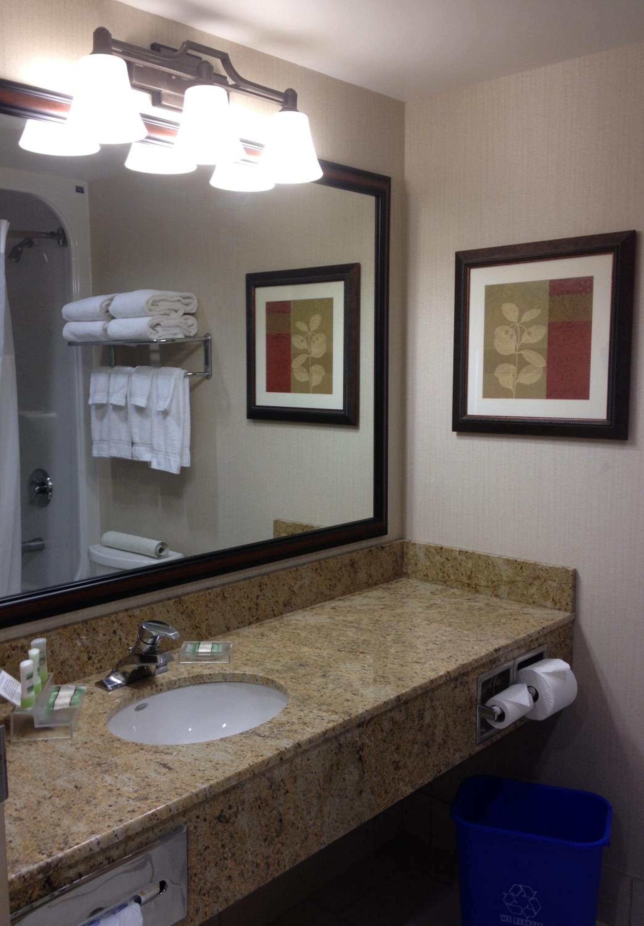 King Room - Non-Smoking - Photo 1