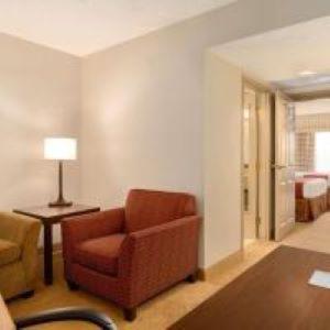 One-Bedroom Queen Suite with Two Queen Beds - Non-Smoking - Photo 4