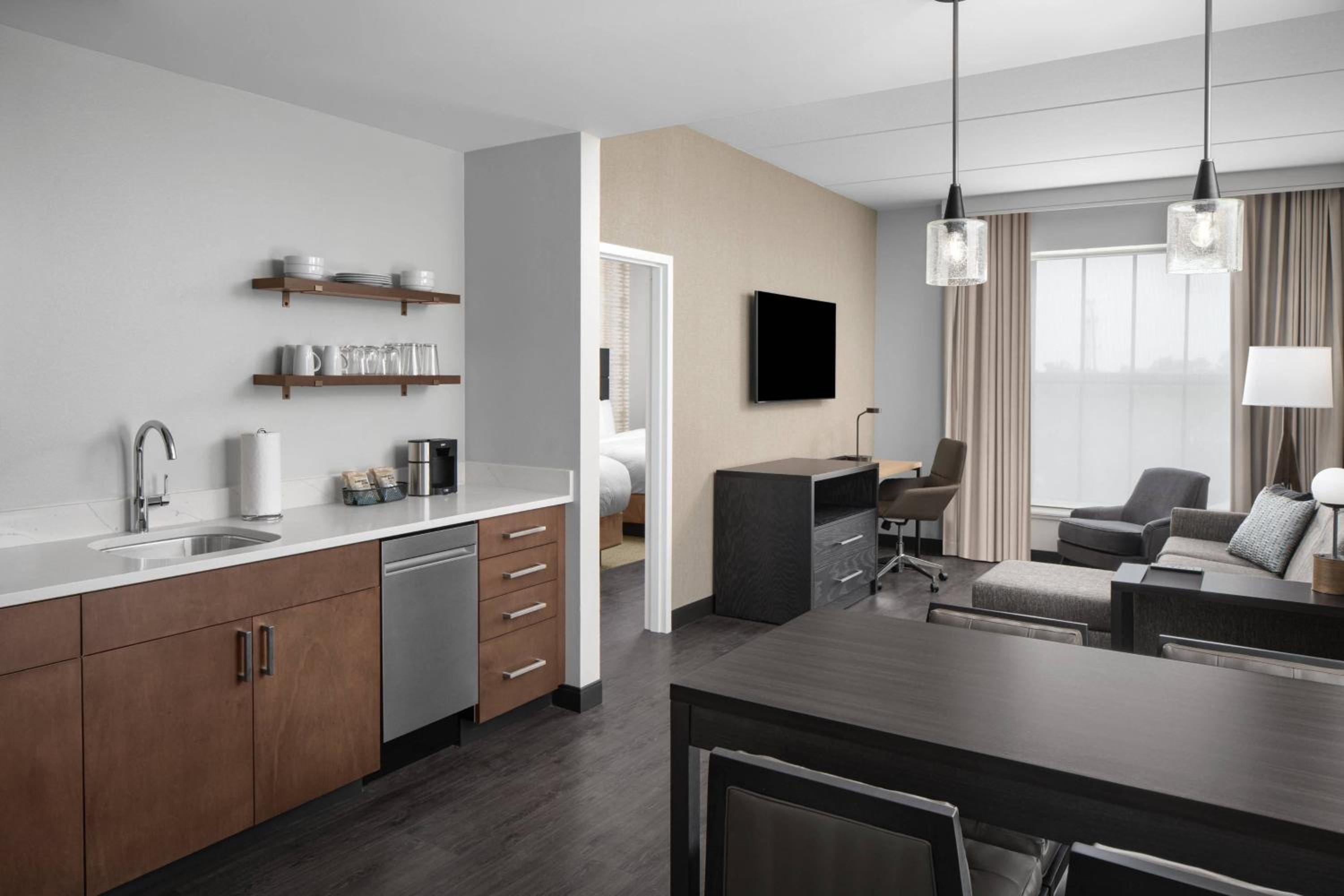 Queen Corner Suite - Photo 1