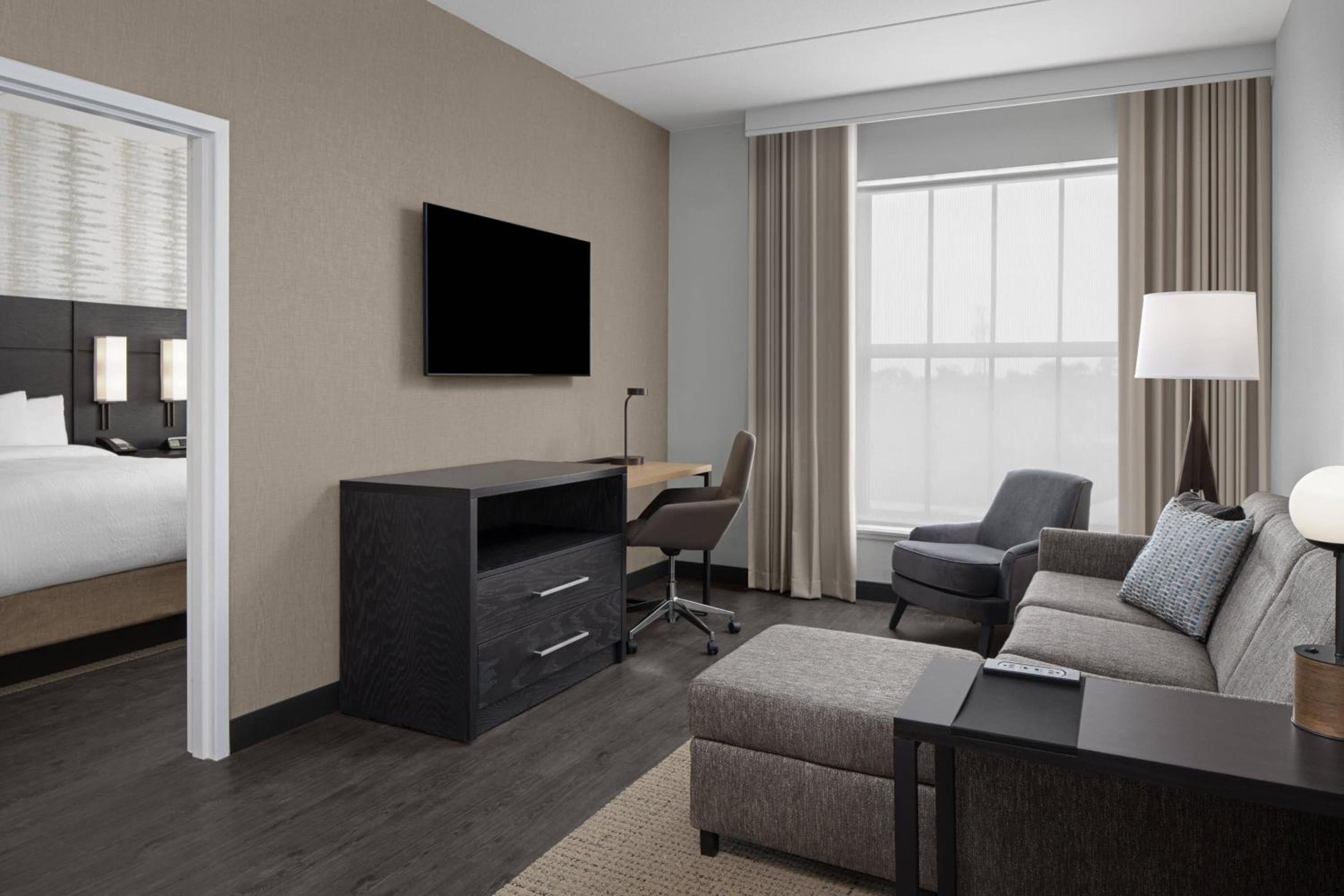 Queen Corner Suite - Photo 6