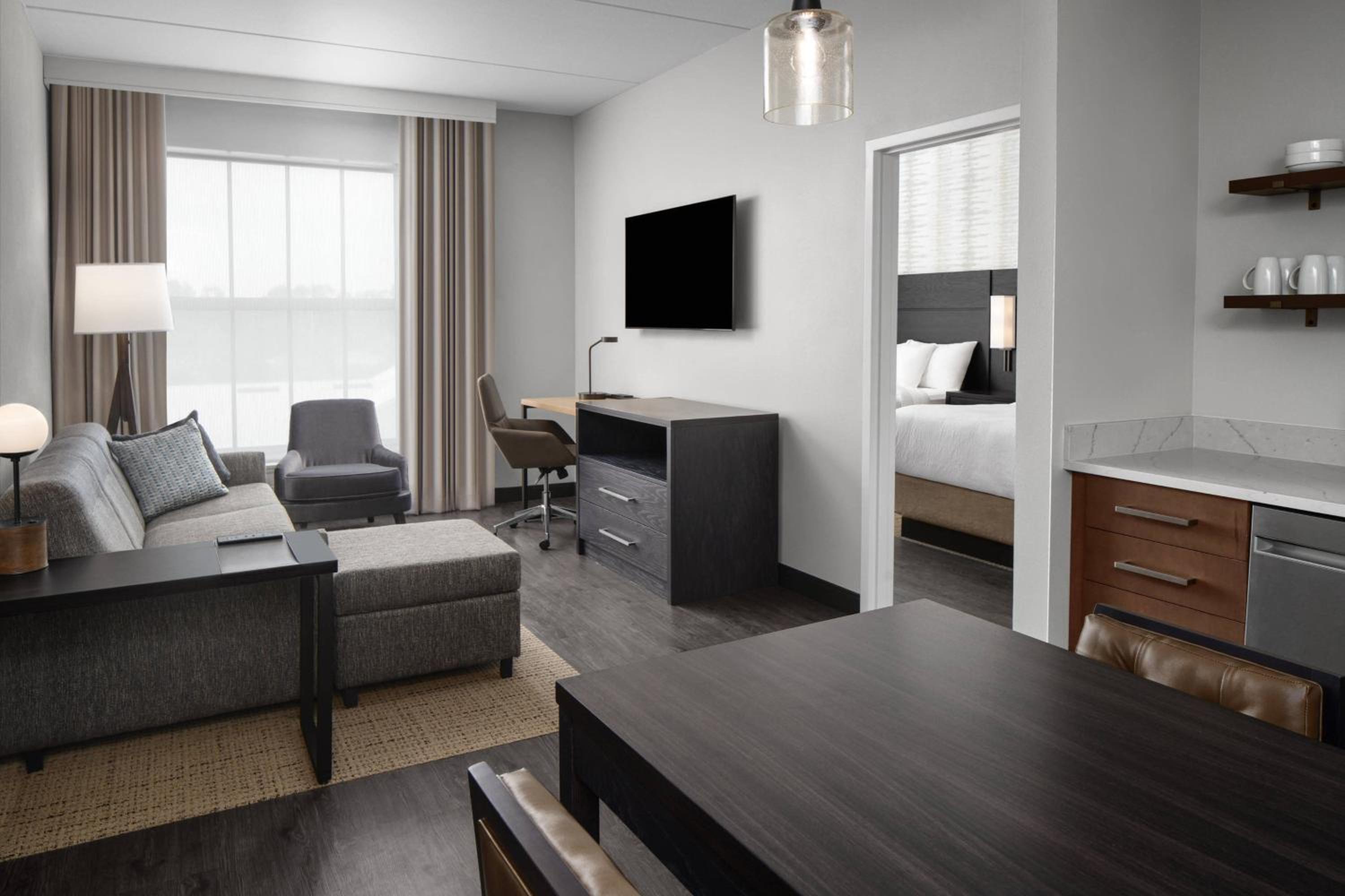 Queen Suite with  2 Queen, Sofa bed - Photo 2