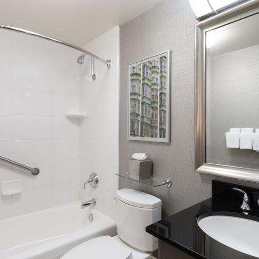 Queen Room with Bath Tub - Disability Access - Photo 2