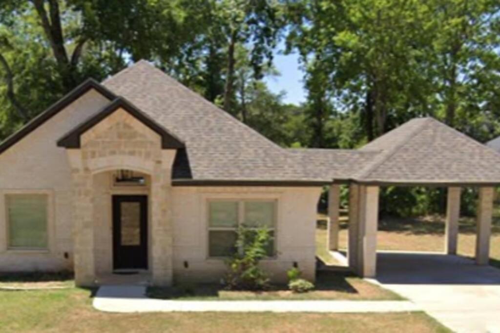 Two-Bedroom House photo 3