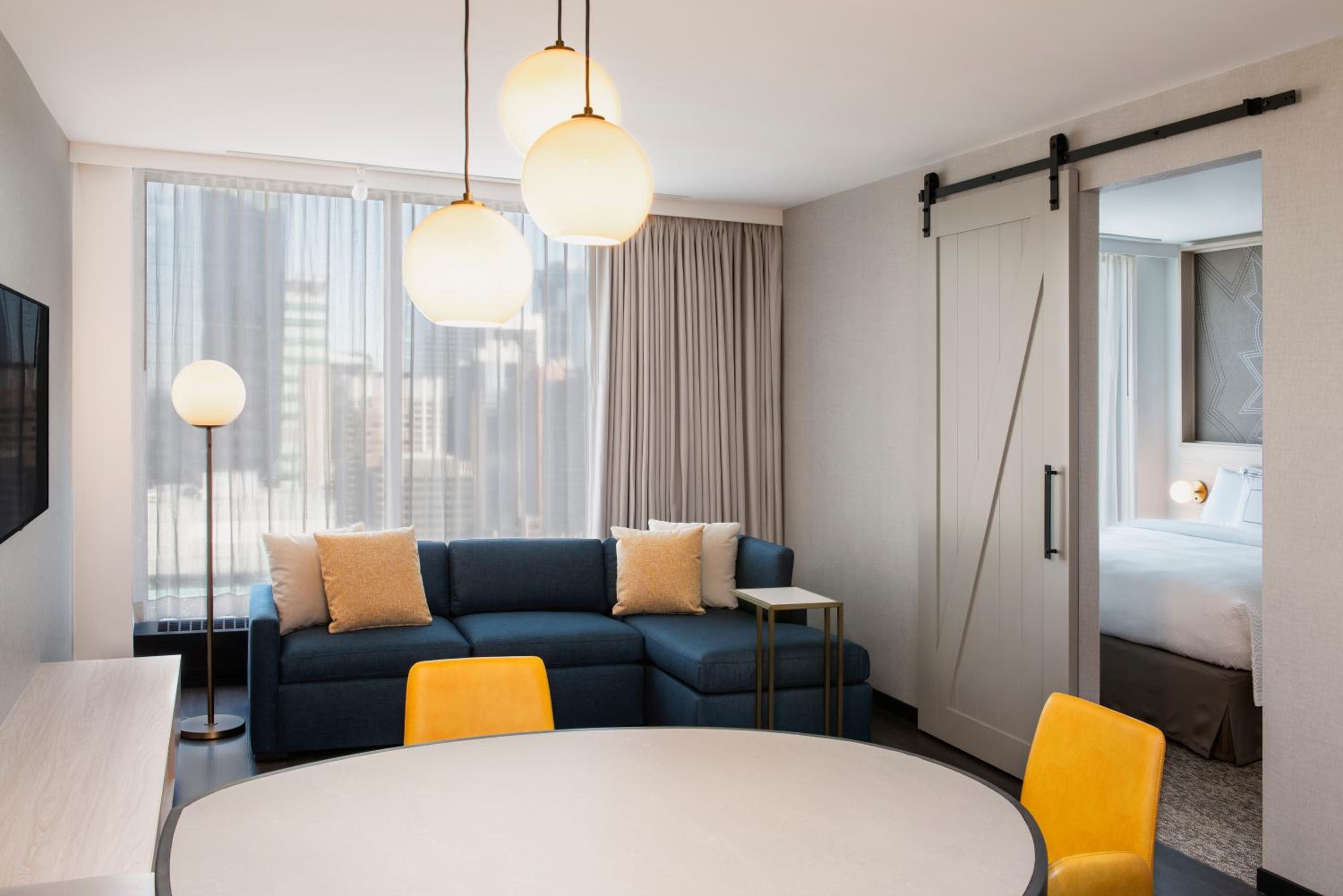 1 Bedroom Suite, 1 King, Sofa bed