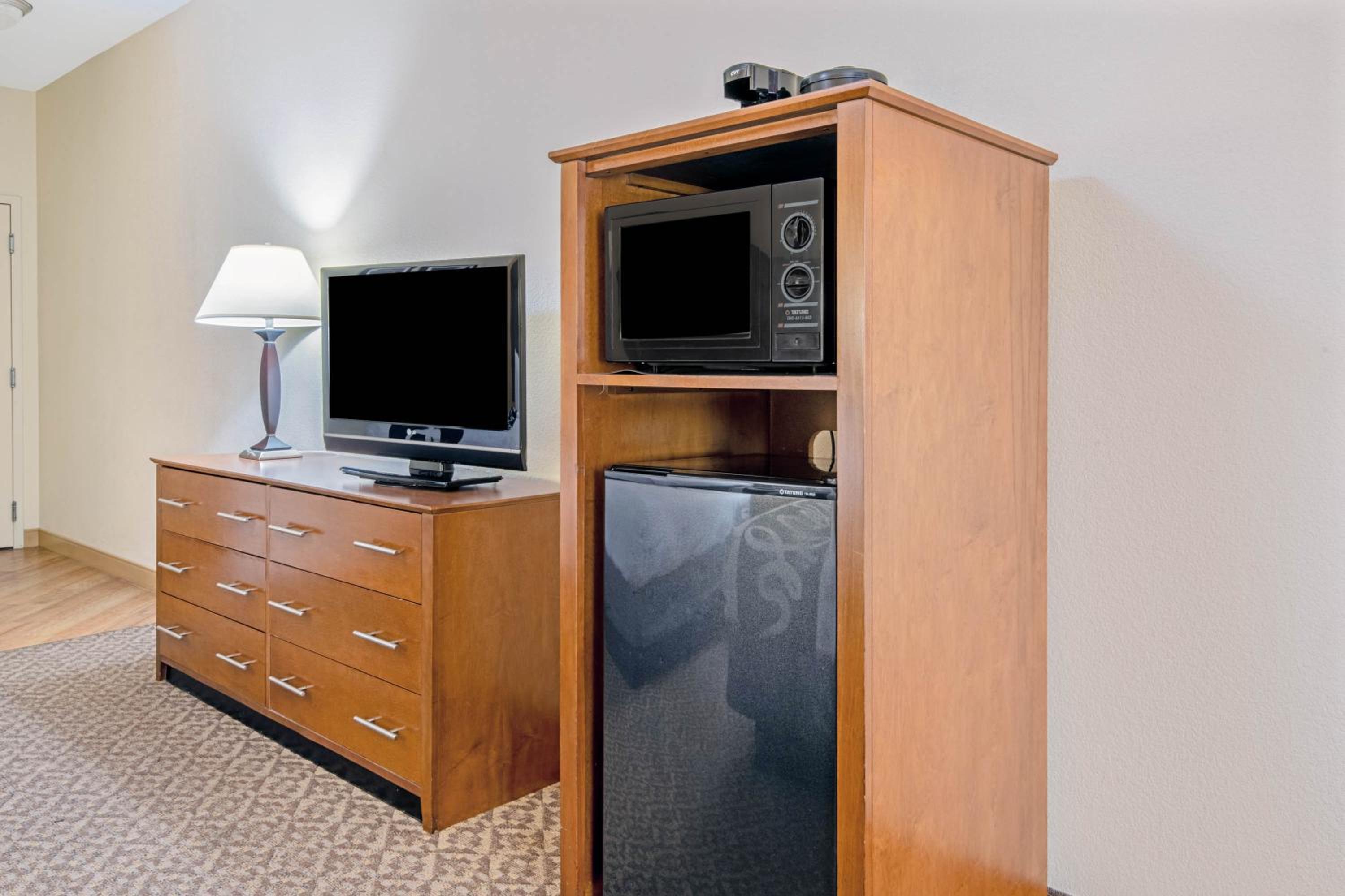 Deluxe King Room - Photo 2
