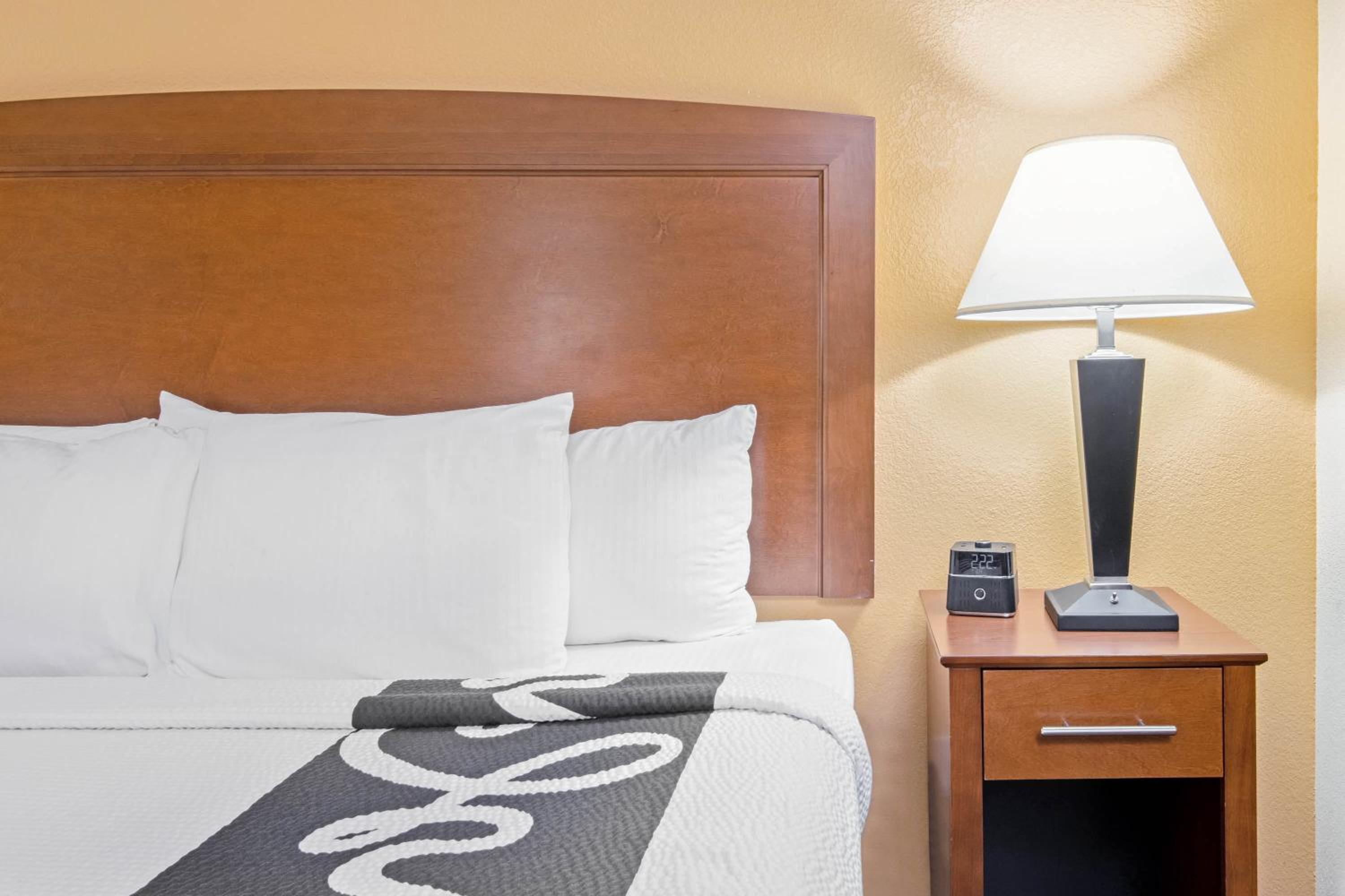 Deluxe King Room - Photo 1