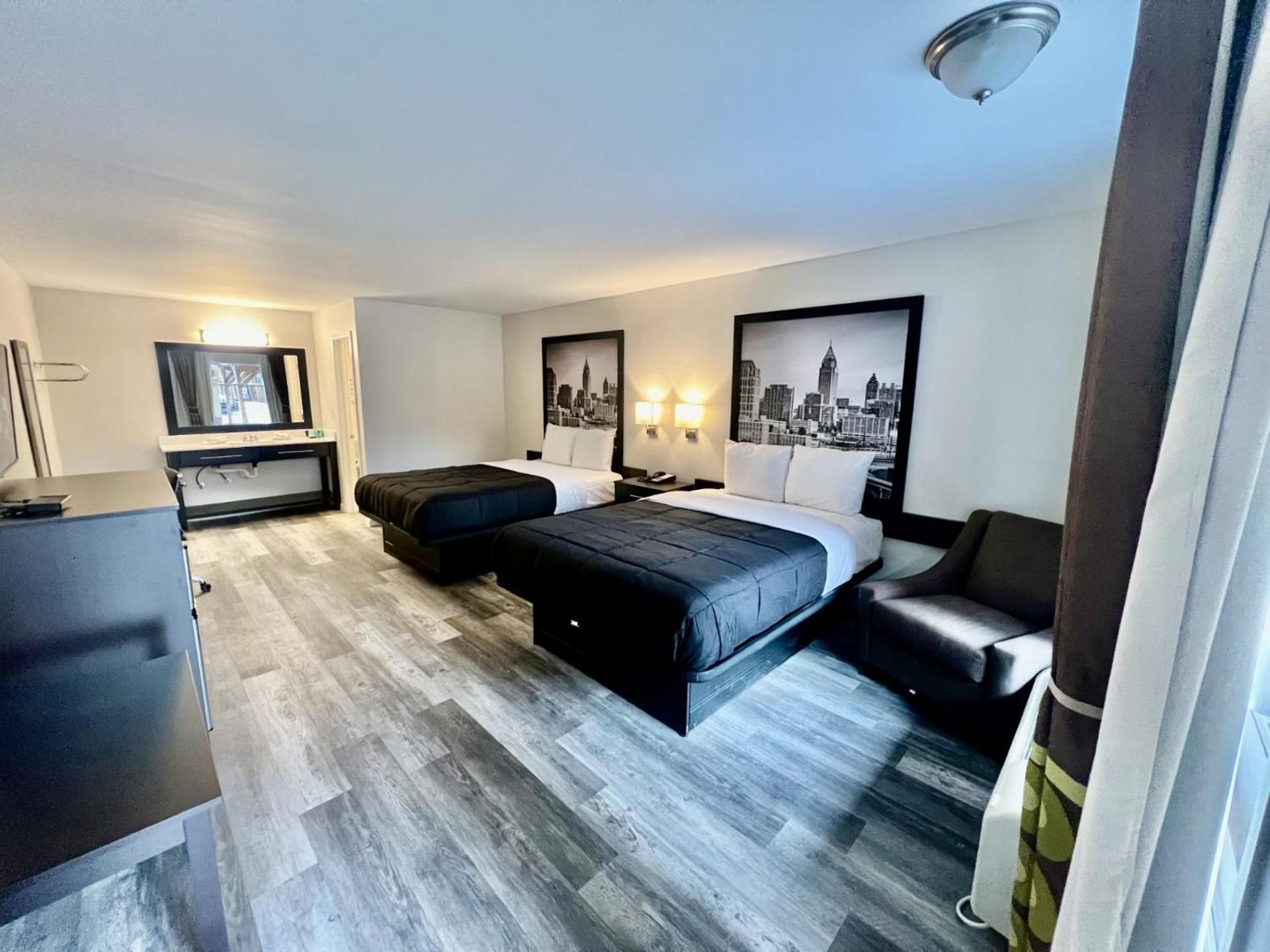 Deluxe Queen Room with Two Queen Beds - Non-Smoking - Photo 1