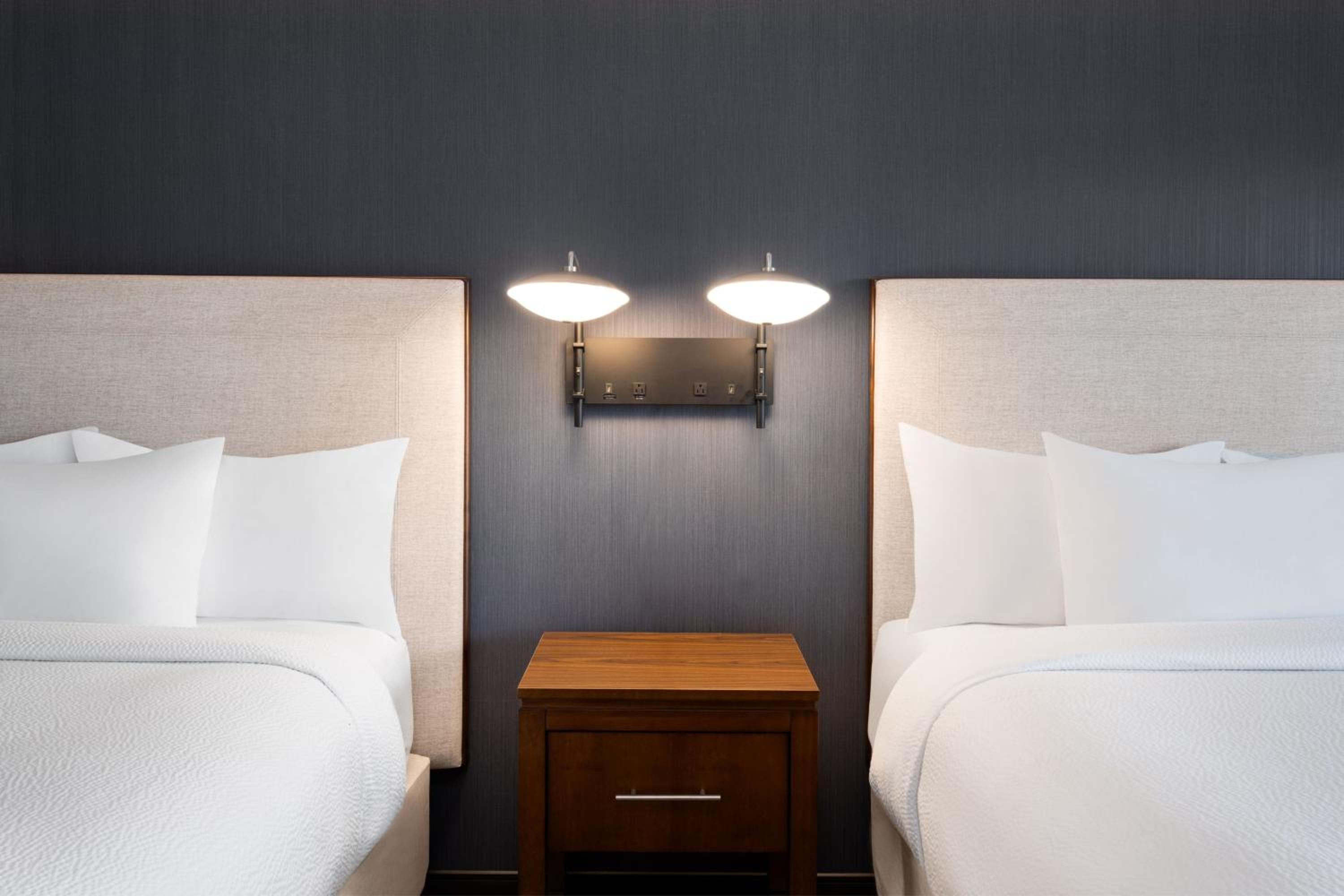 Standard Queen Room with Two Queen Beds - Photo 12