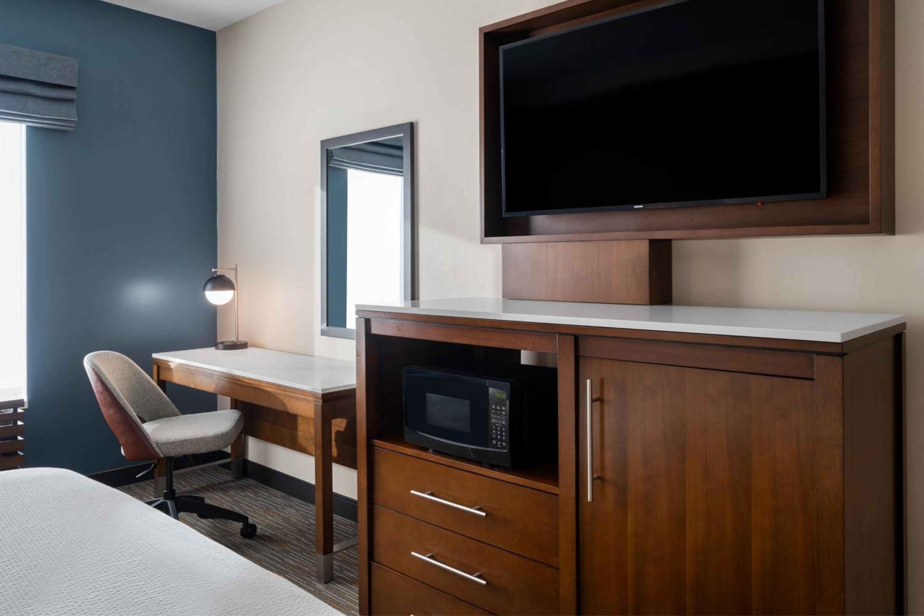 Standard King Room - Photo 7