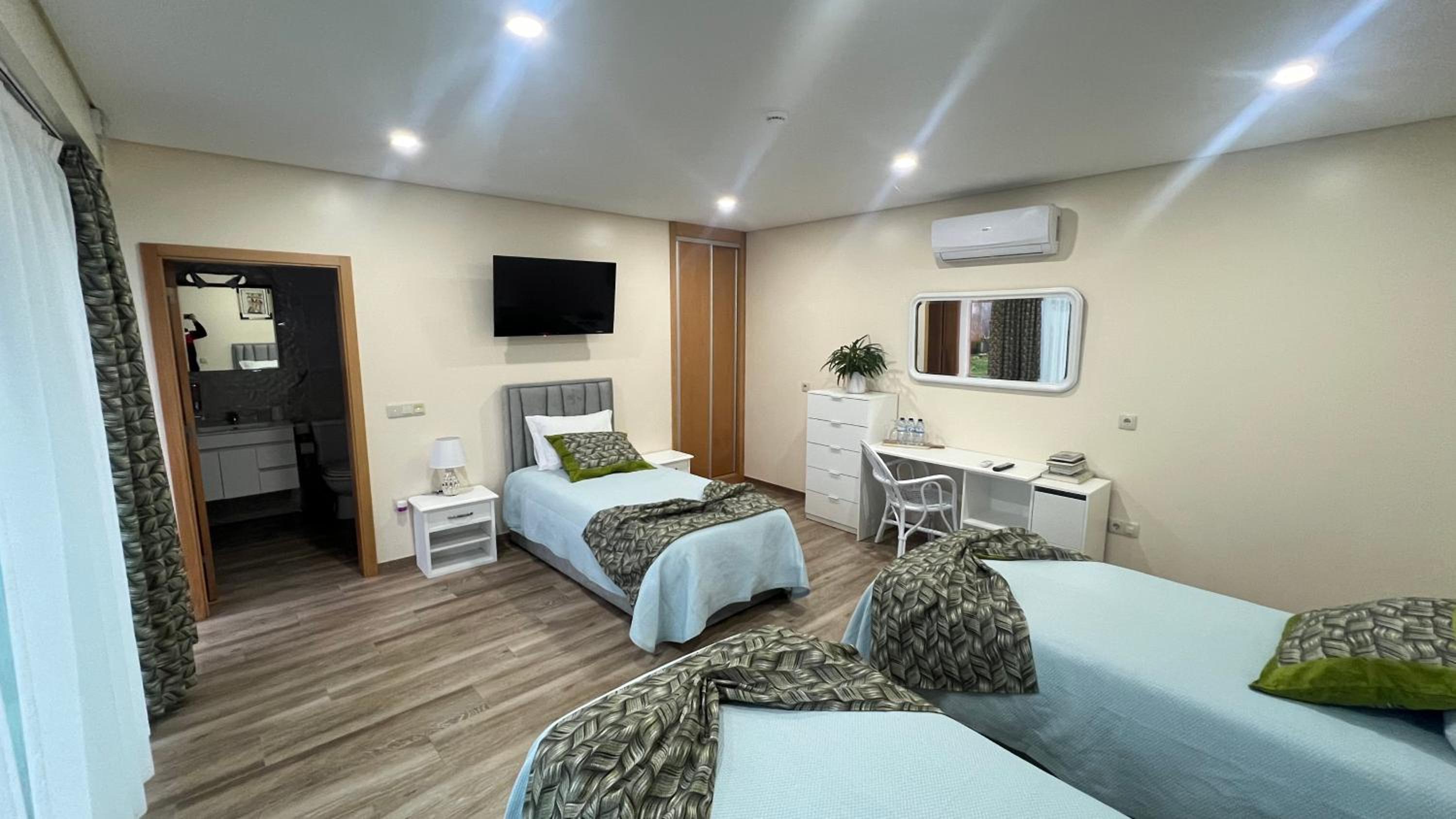 Single Bed in Mixed Dormitory Room photo 1