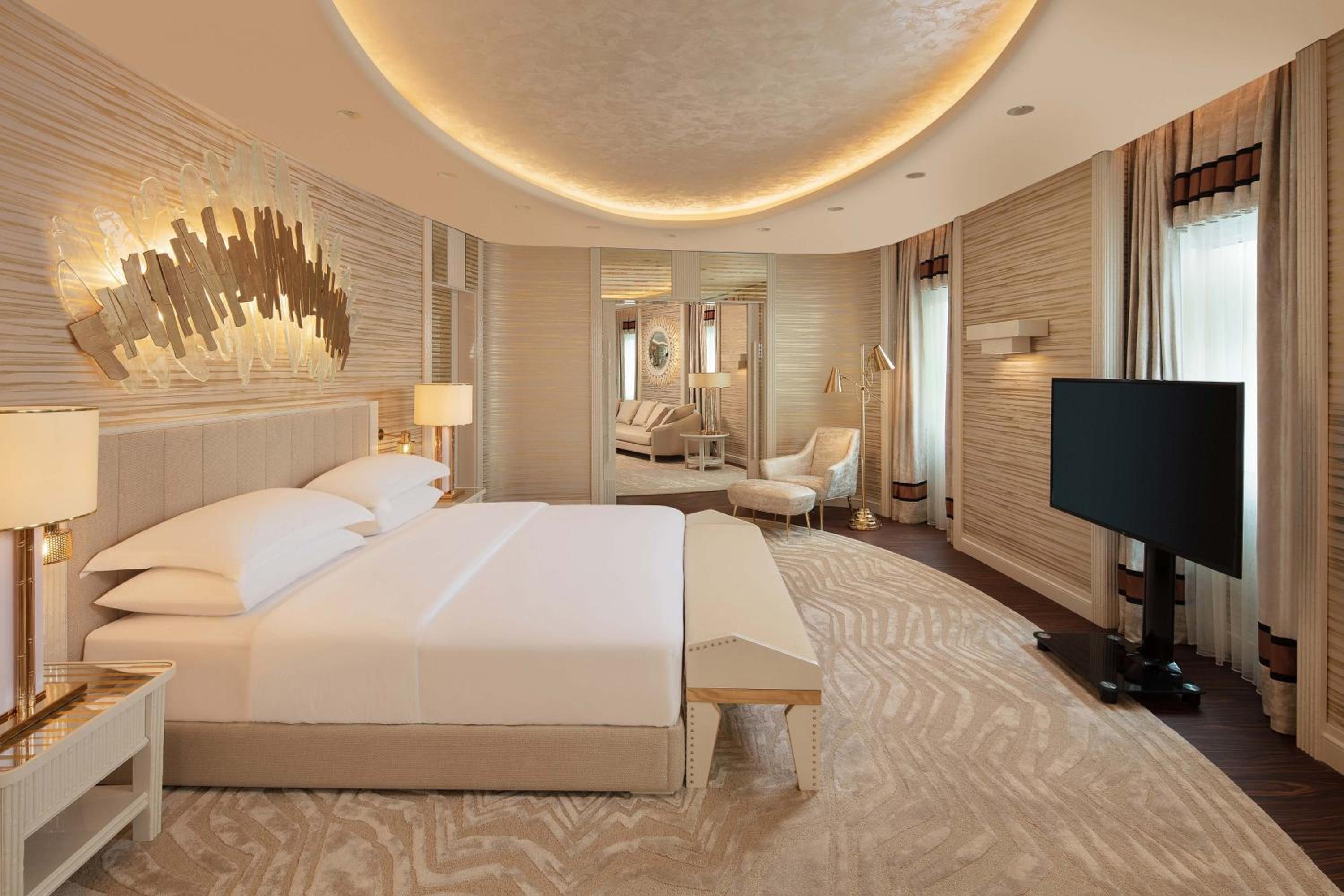 Presidential King Suite - Club Lounge Access