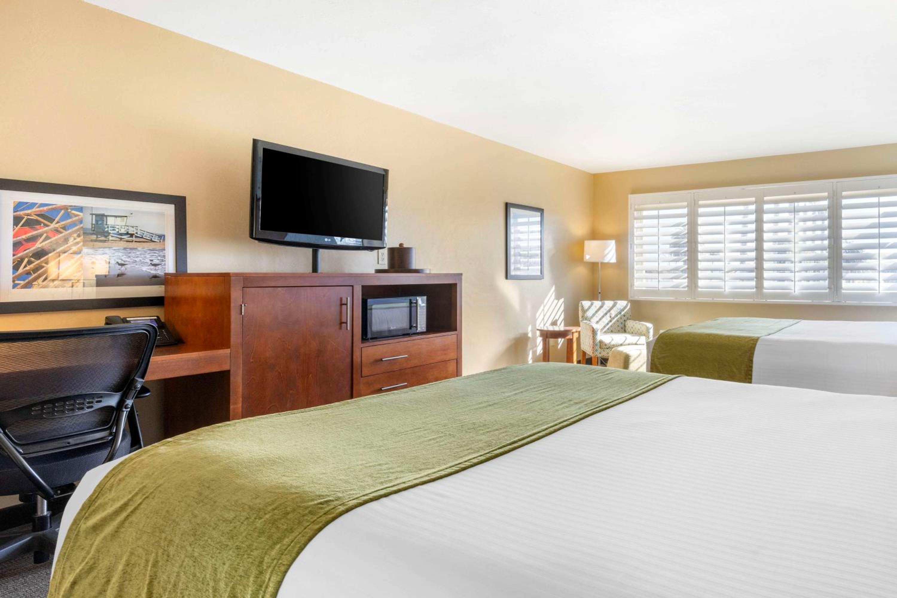 Queen Room - Non-Smoking - Photo 2